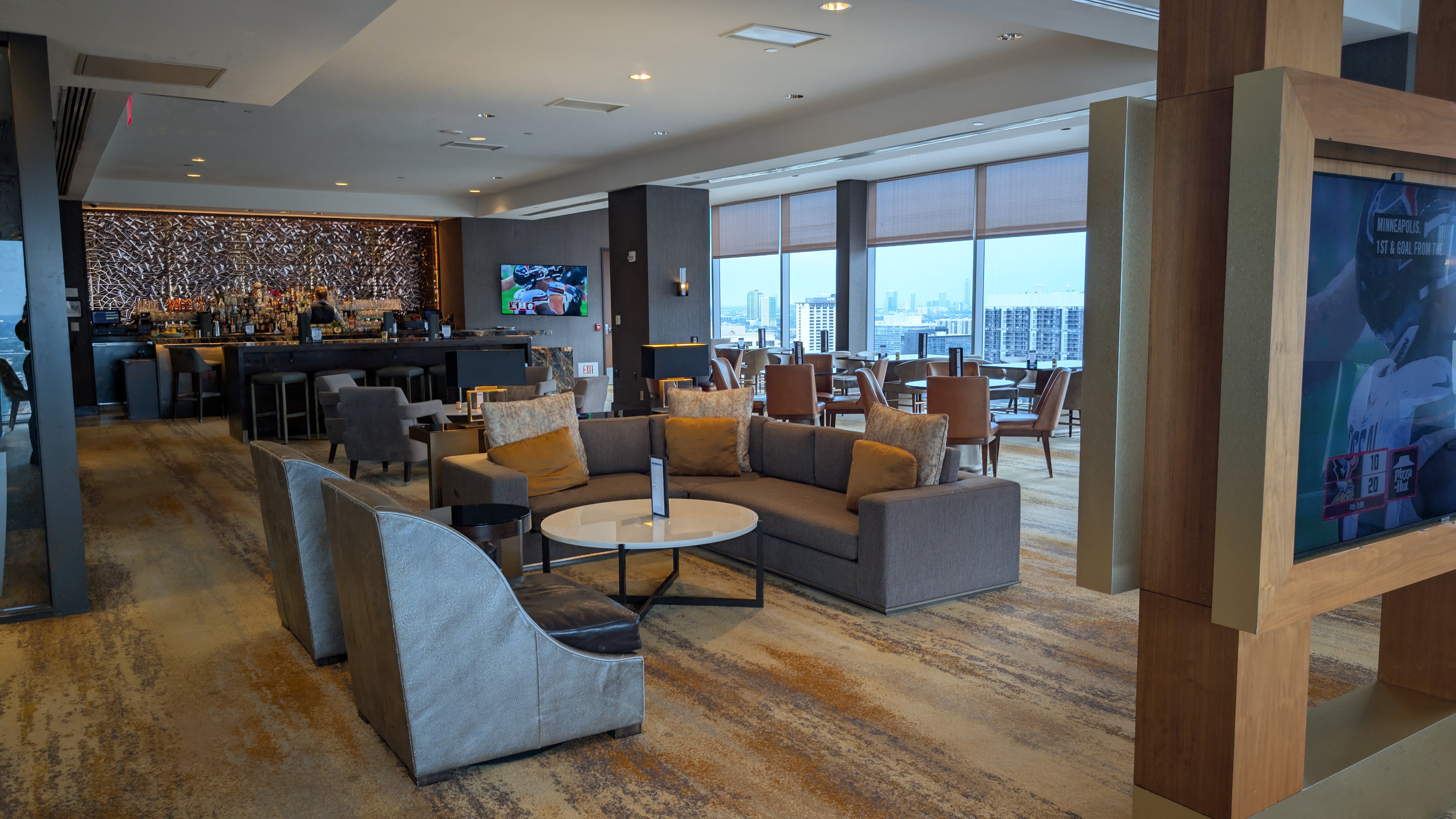 Hilton Americas Houston R24 Rooftop Lounge bar