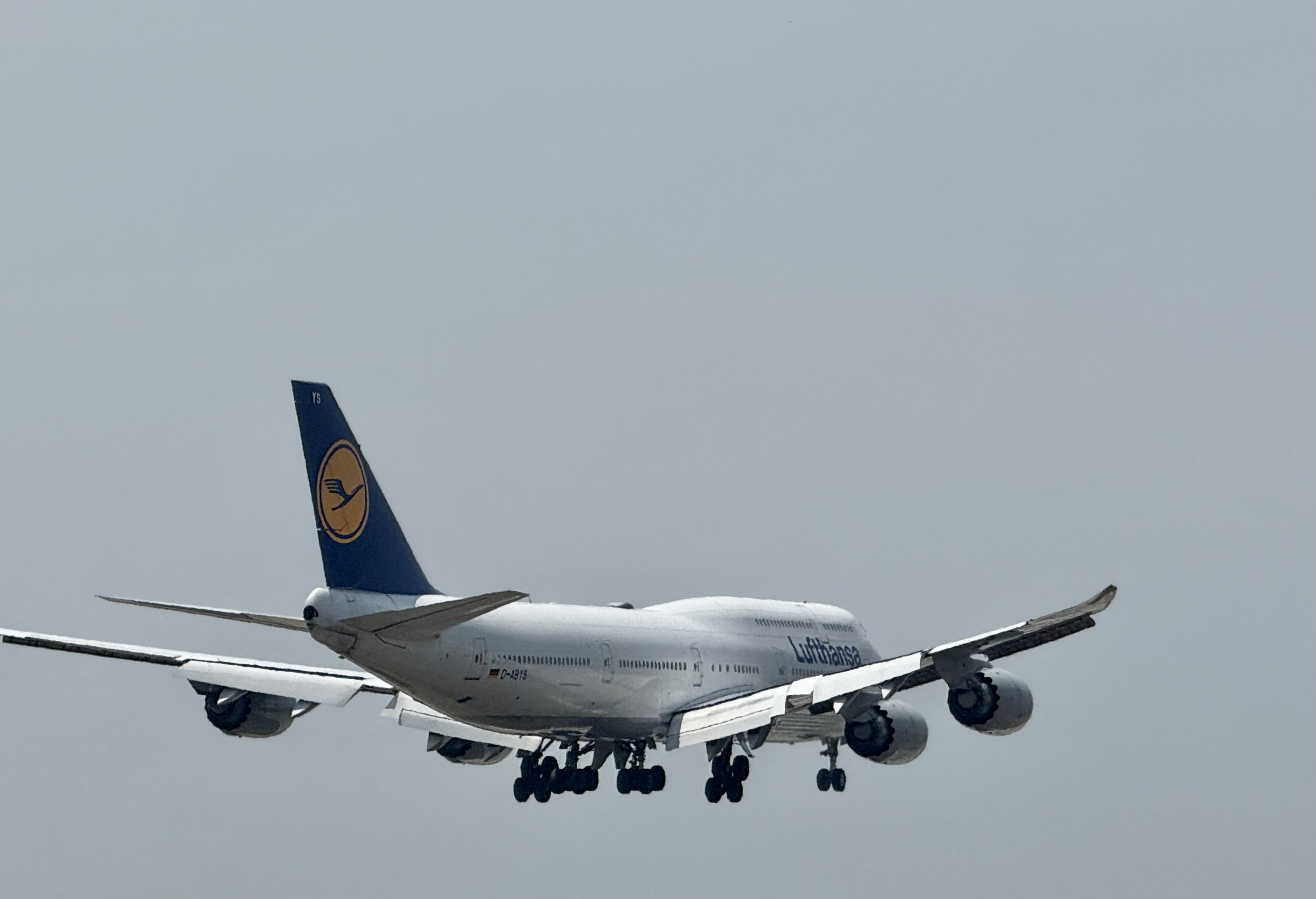 Lufthansa 747 landing at Los Angeles LAX Lufthansa 747 landing at Los Angeles LAX
