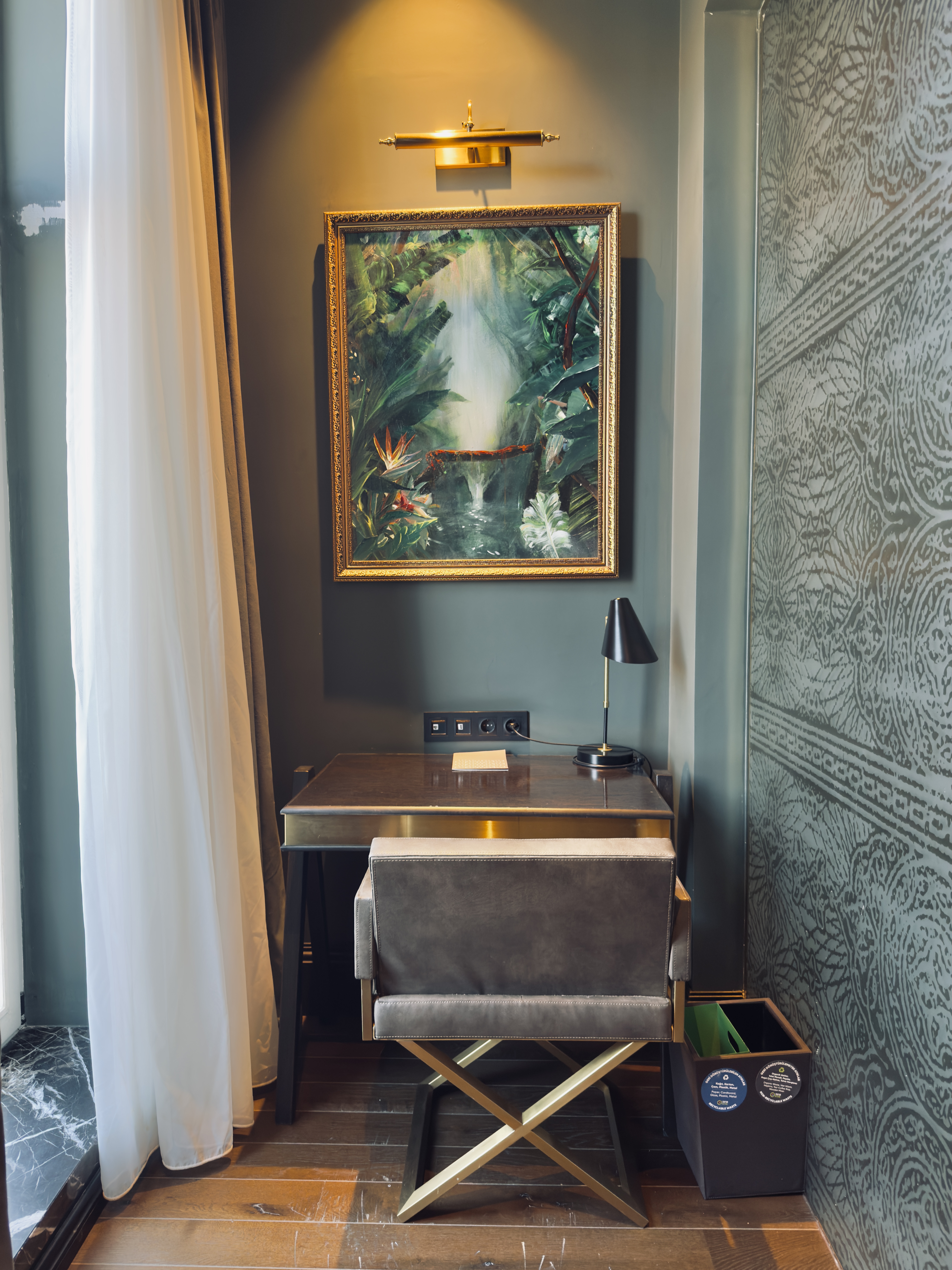Orient Occident Hotel Istanbul workstation corner