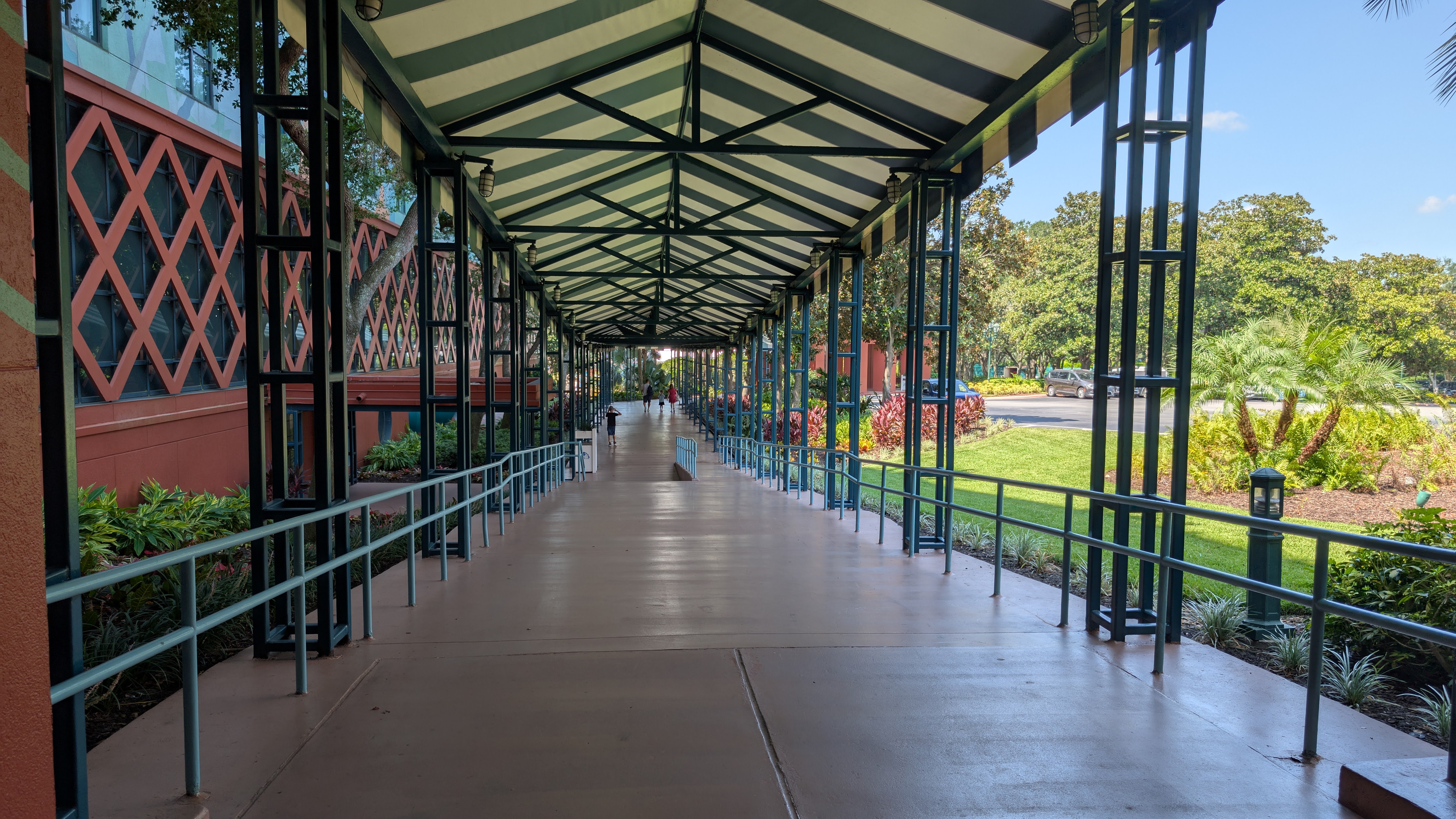 Walt Disney World Dolphin amenities bus transportation walkway Walt Disney World Dolphin amenities bus transportation walkway