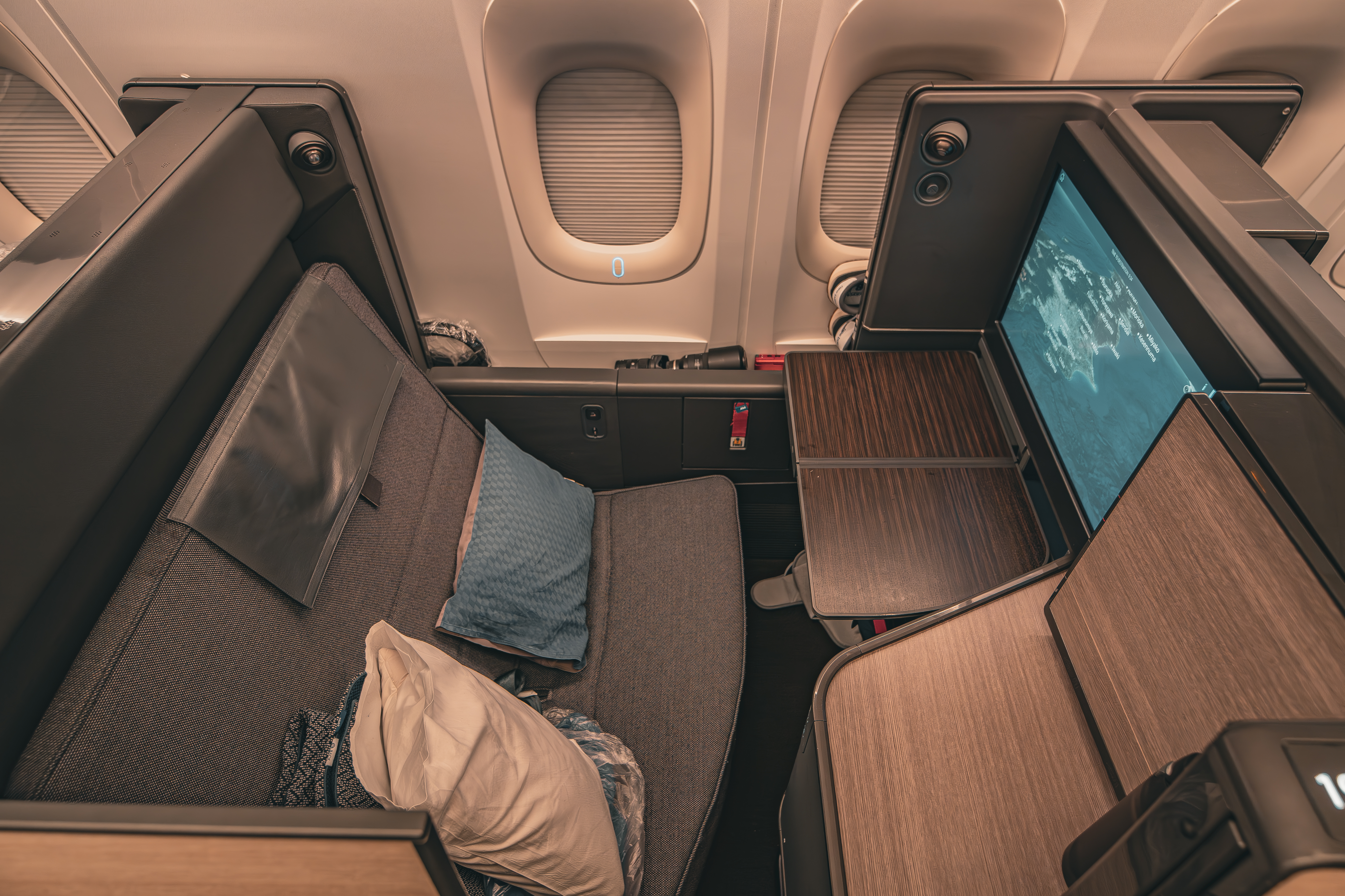 ANA The Room business class 777 300er