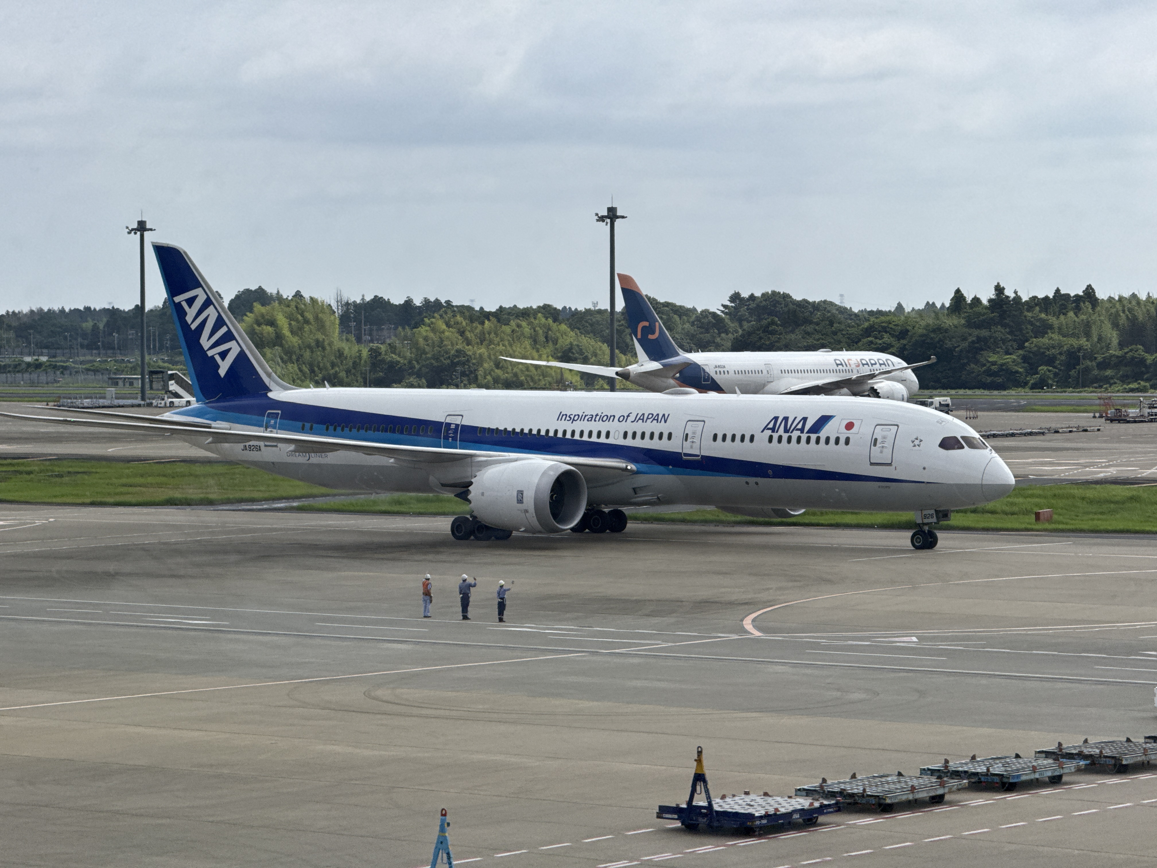 ANA business class lounge planespotting NRT ANA business class lounge planespotting NRT
