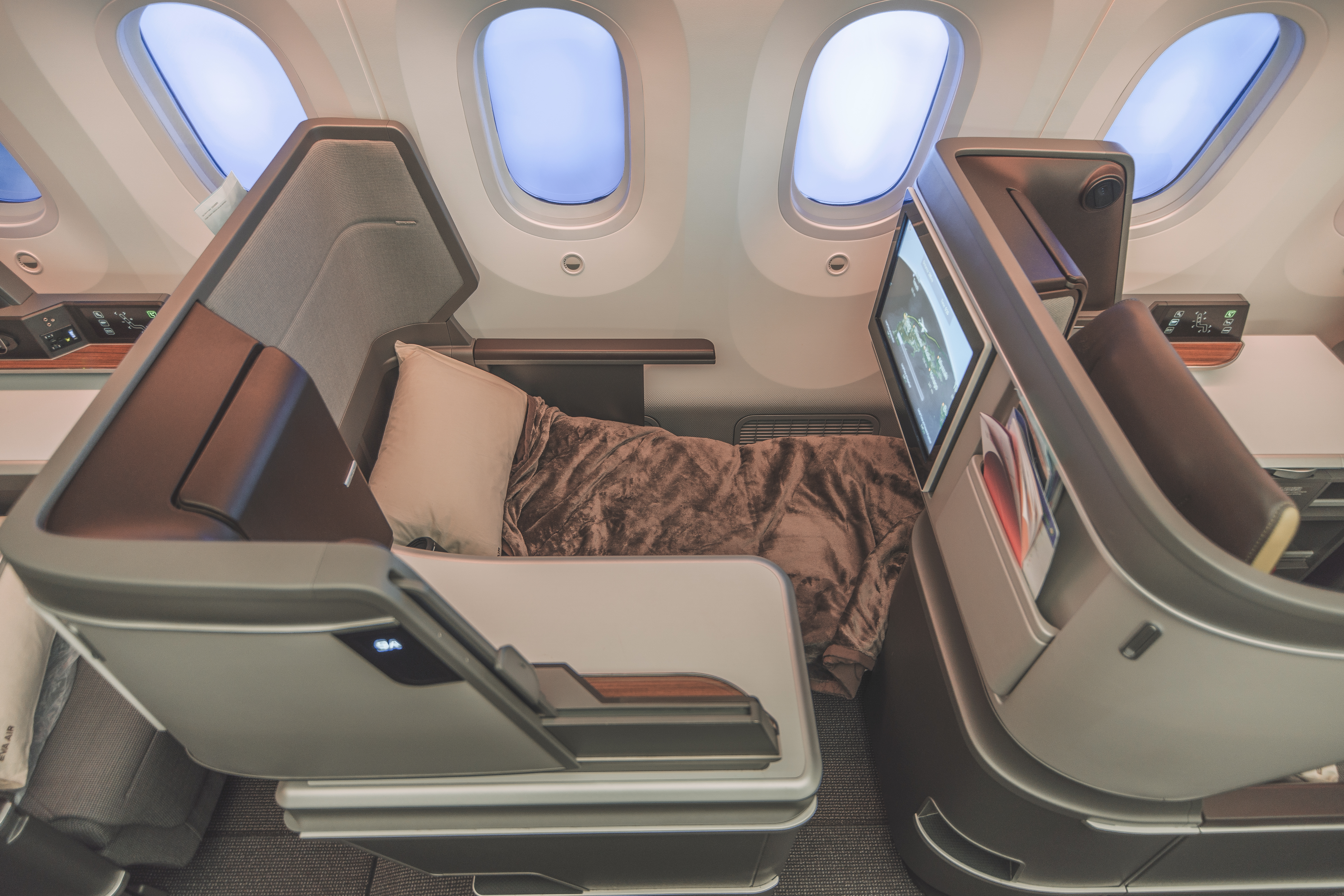EVA Air Royal Laurel 787 10 lie flat bed EVA Air Royal Laurel 787 10 lie flat bed
