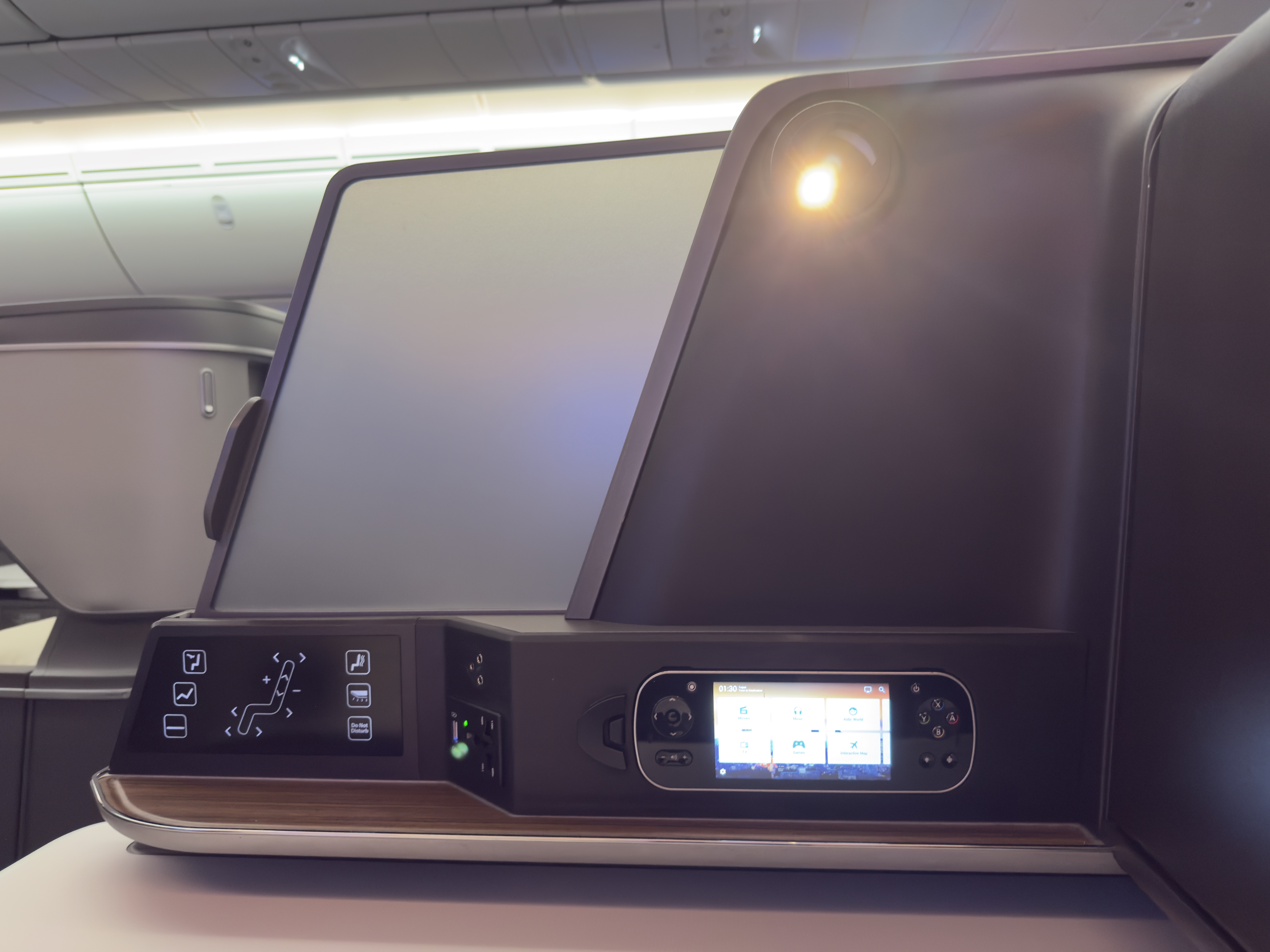 EVA Air Royal Laurel business class divider EVA Air Royal Laurel business class divider