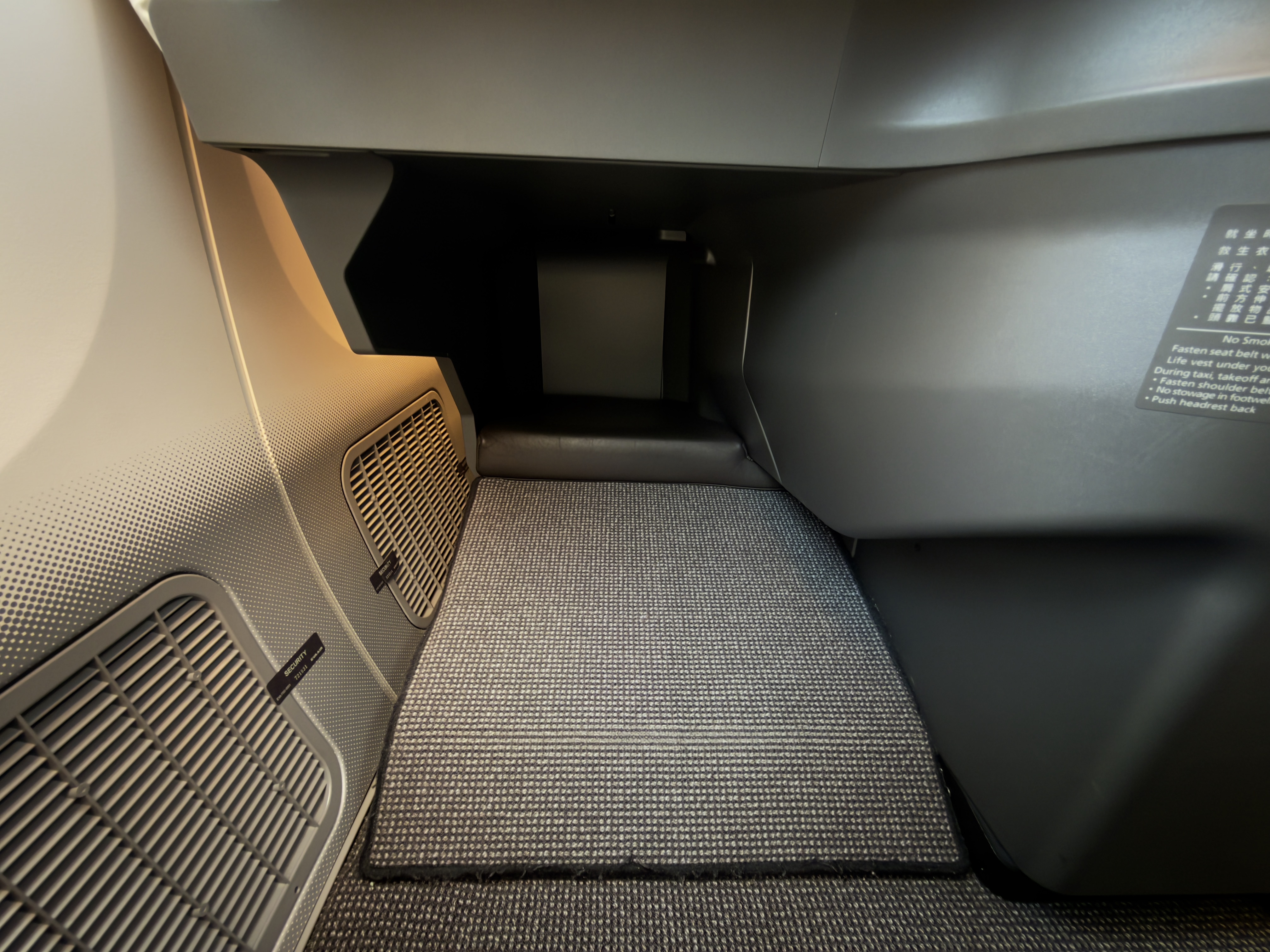 EVA Air Royal Laurel seat ottoman EVA Air Royal Laurel seat ottoman