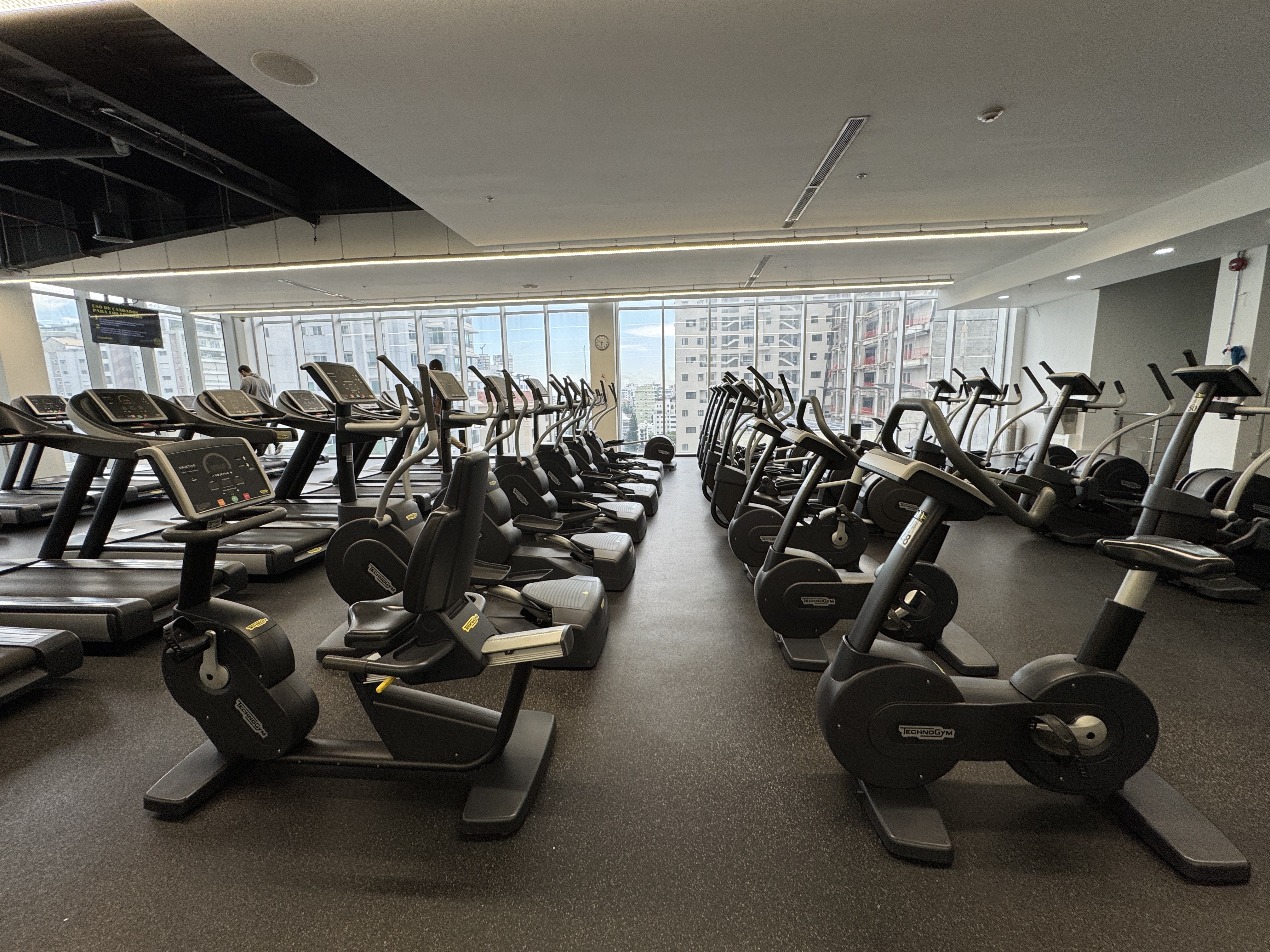 JW Marriott Santo Domingo Golds Gym Cardio Machines