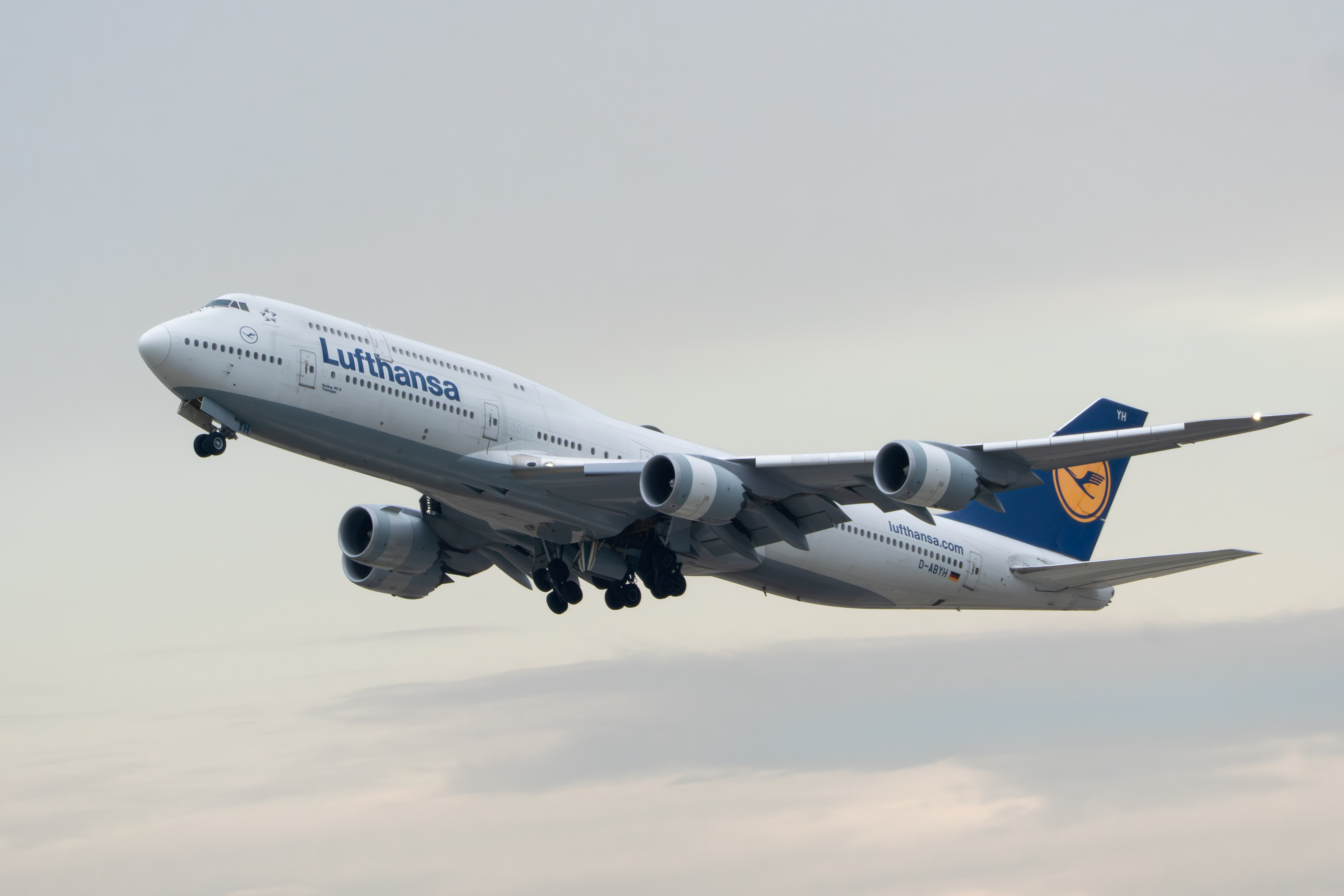 Lufthansa 747 8 take off Lufthansa 747 8 take off
