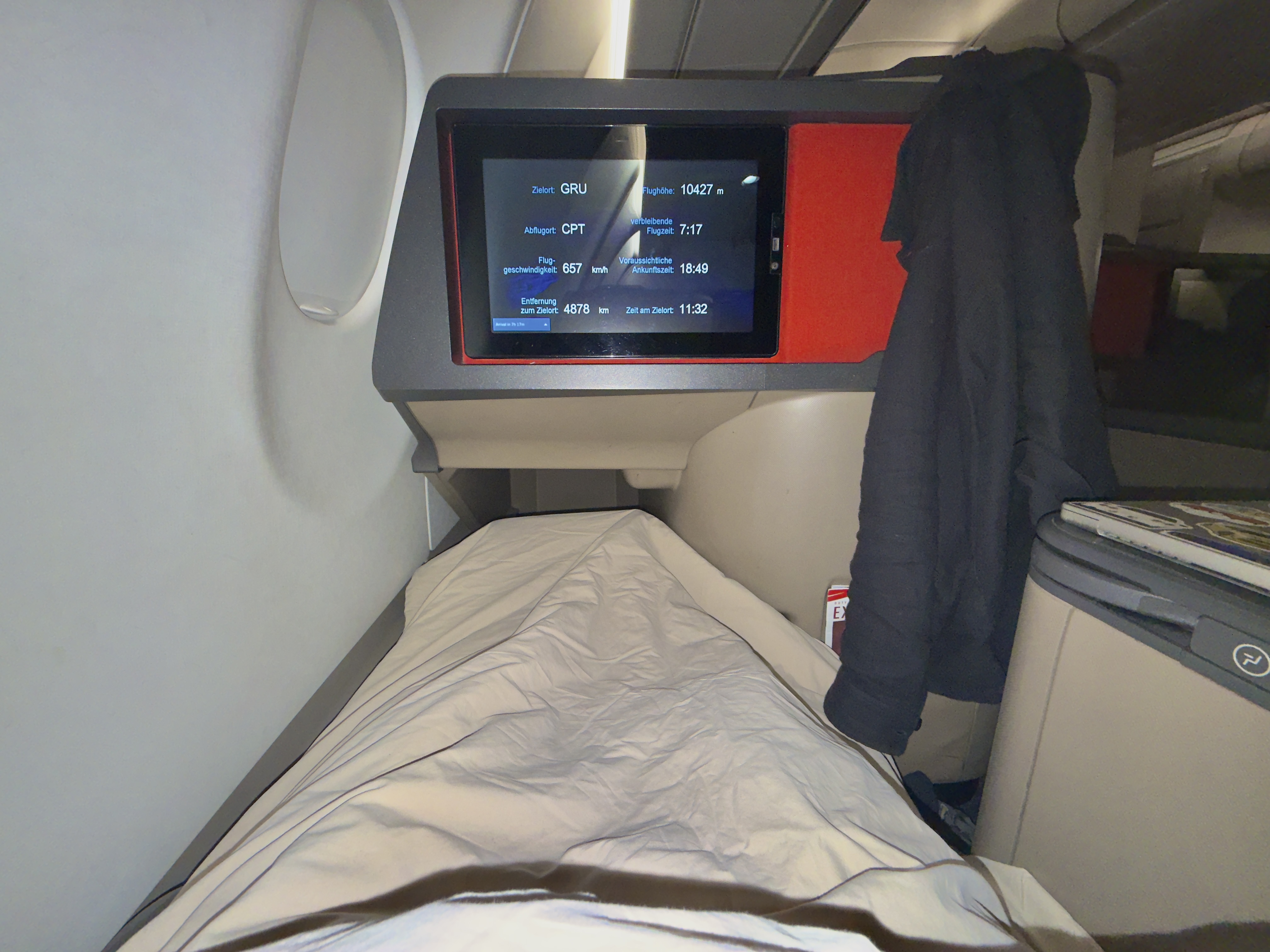 South African Airways lie flat bed in bed South African Airways lie flat bed in bed