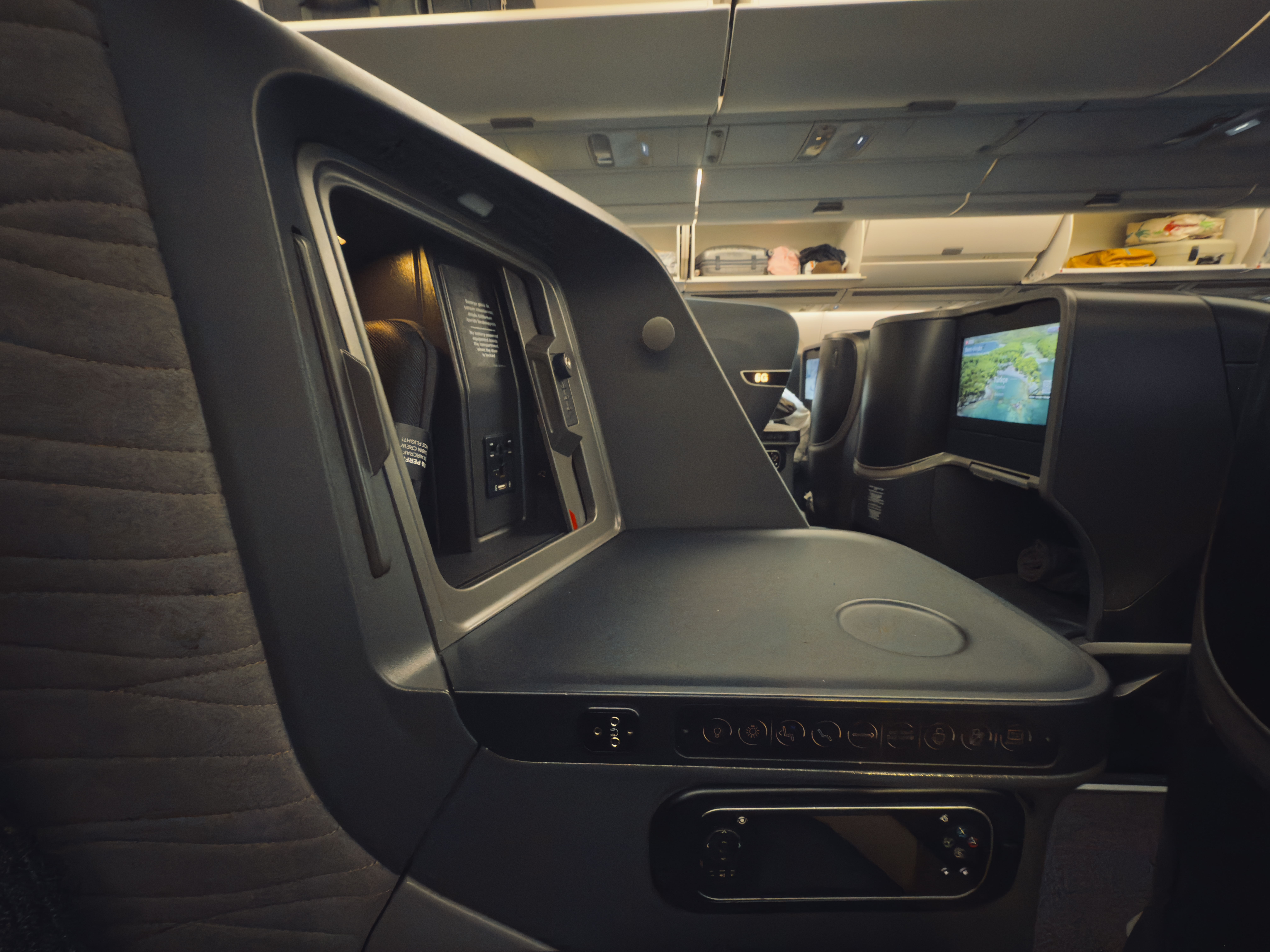 Turkish Airlines business class console and storage Turkish Airlines business class console and storage