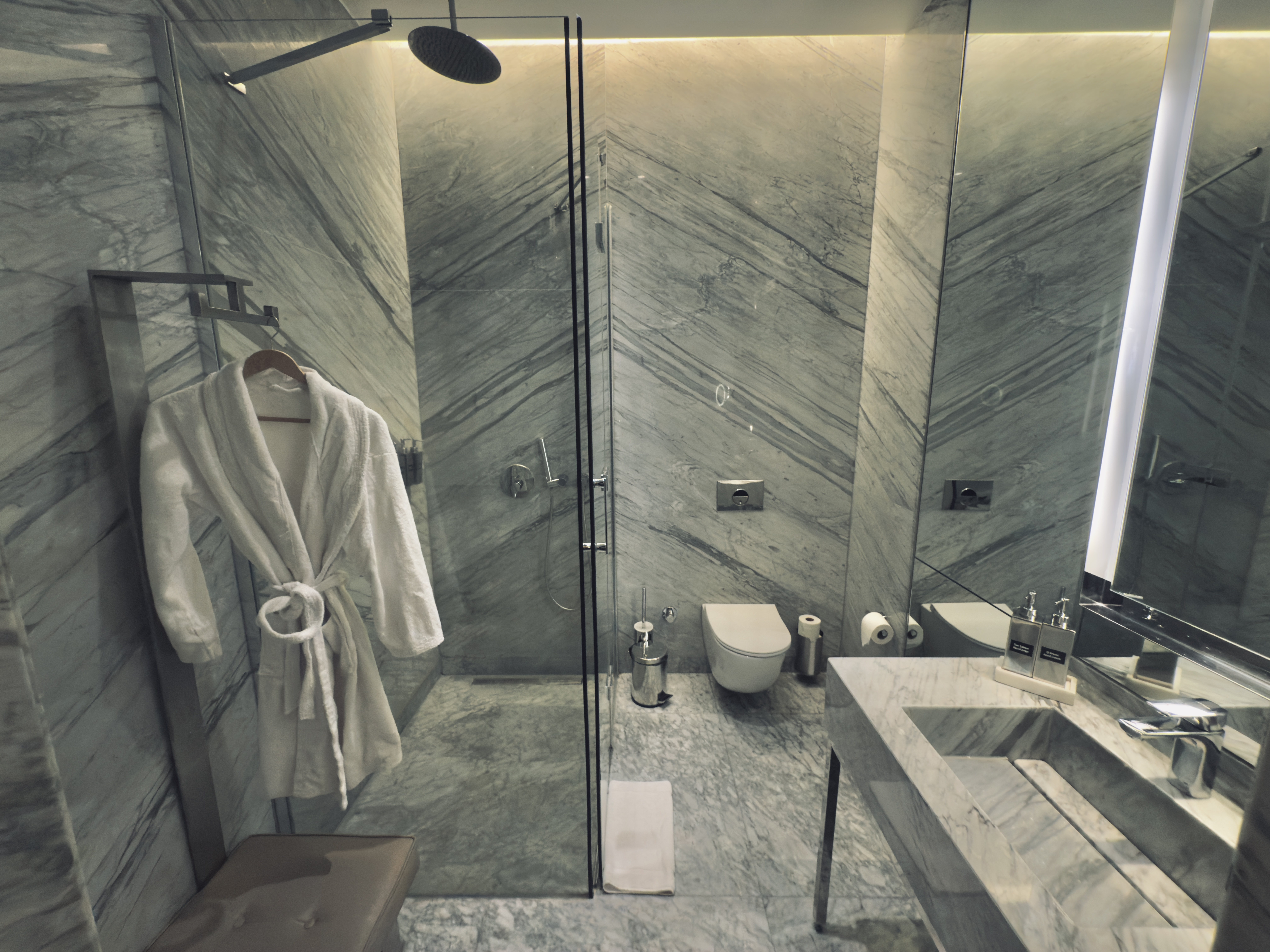 Turkish Airlines business class lounge shower Turkish Airlines business class lounge shower