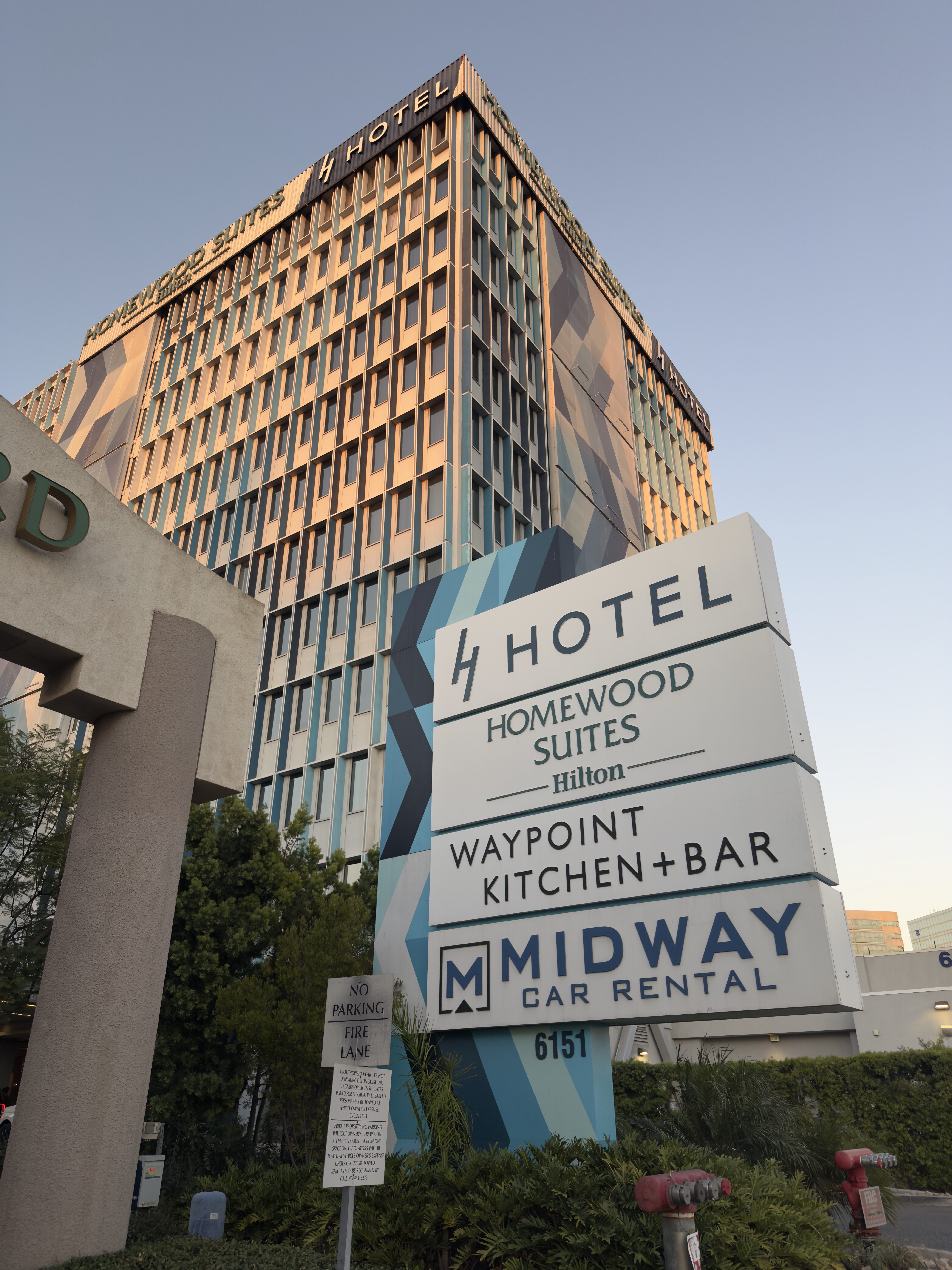 H Hotel Los Angeles sign exterior