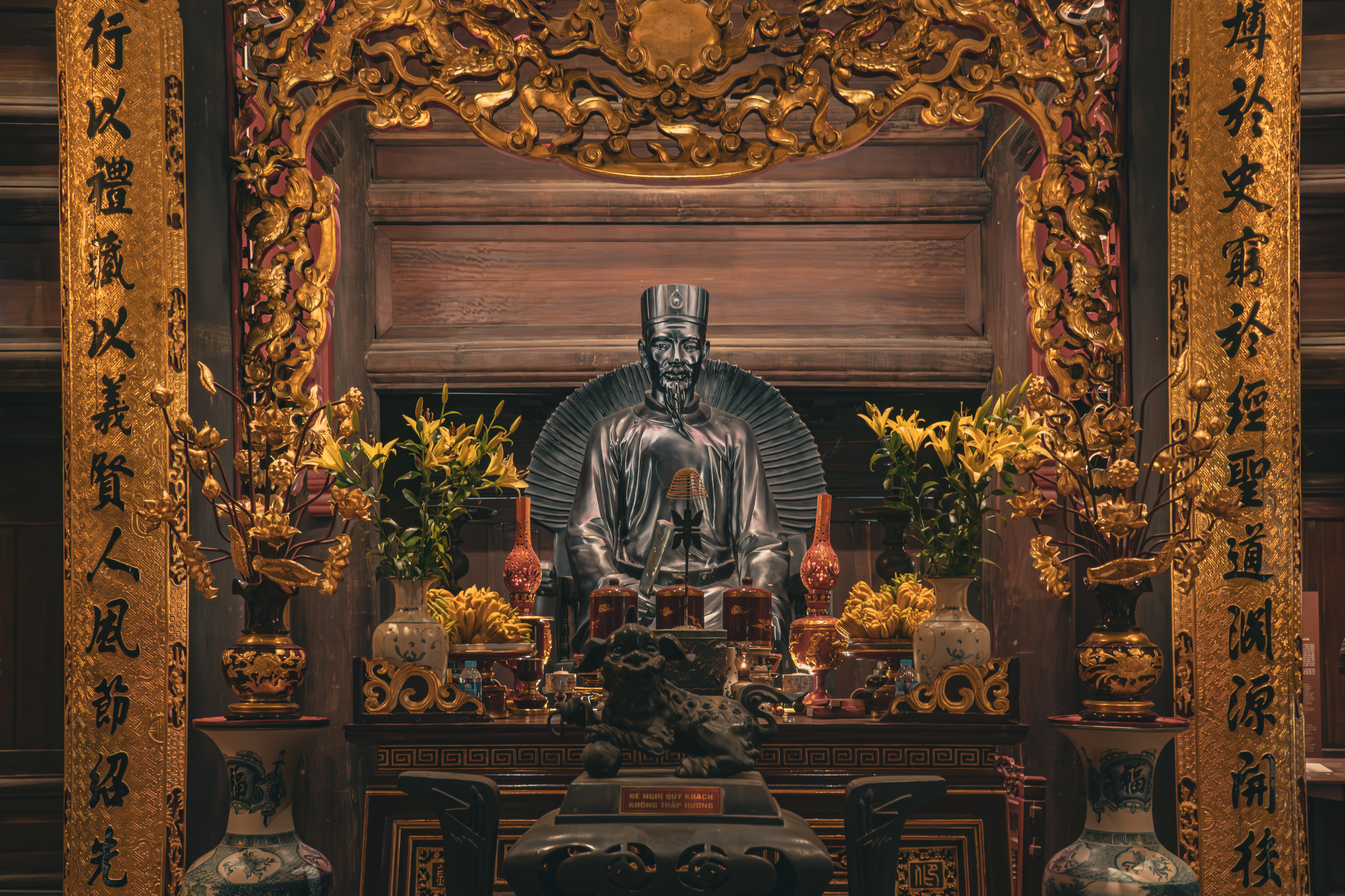 Imperial Citadel Hanoi statues