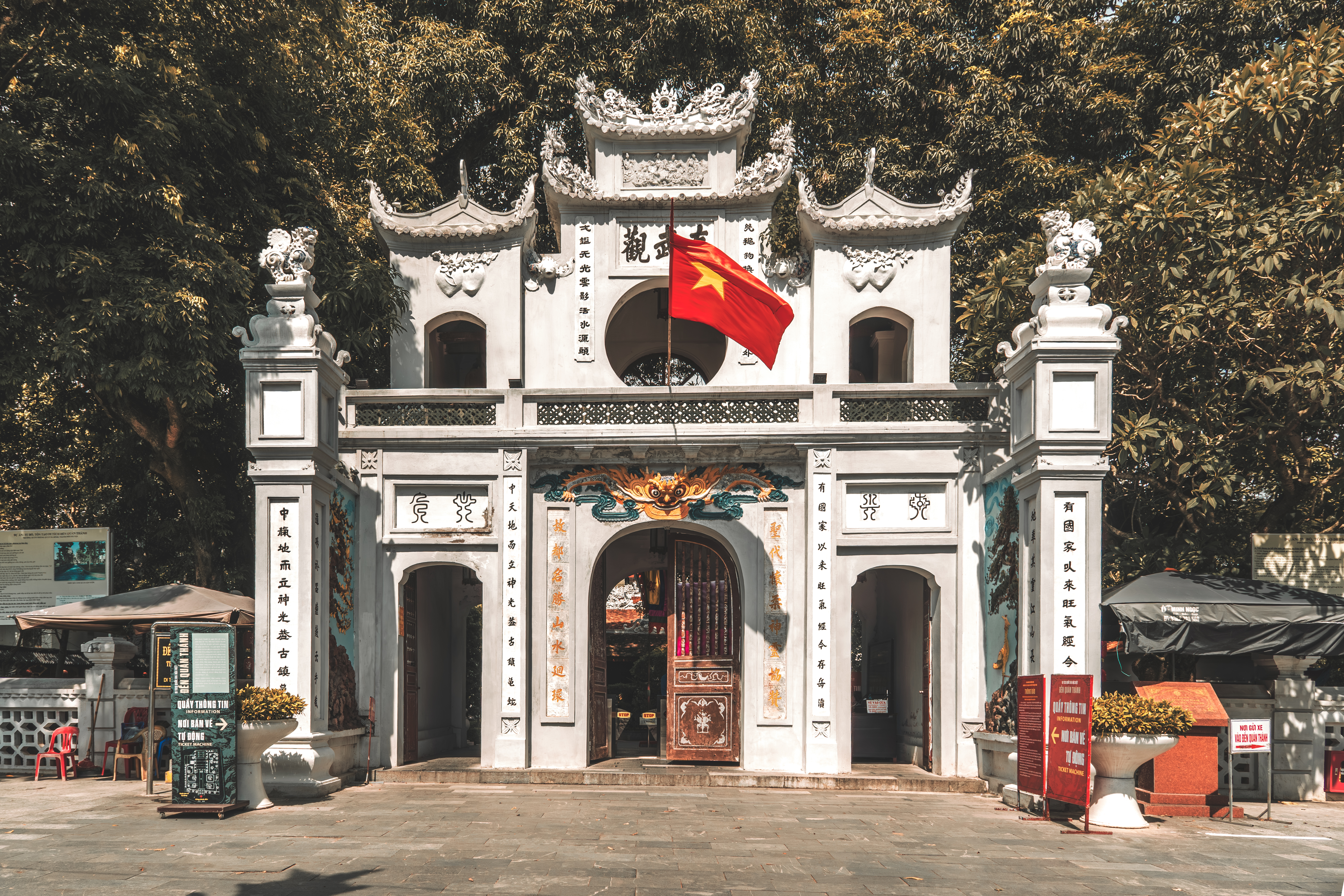 Quan Thanh Temple exterior Hanoi