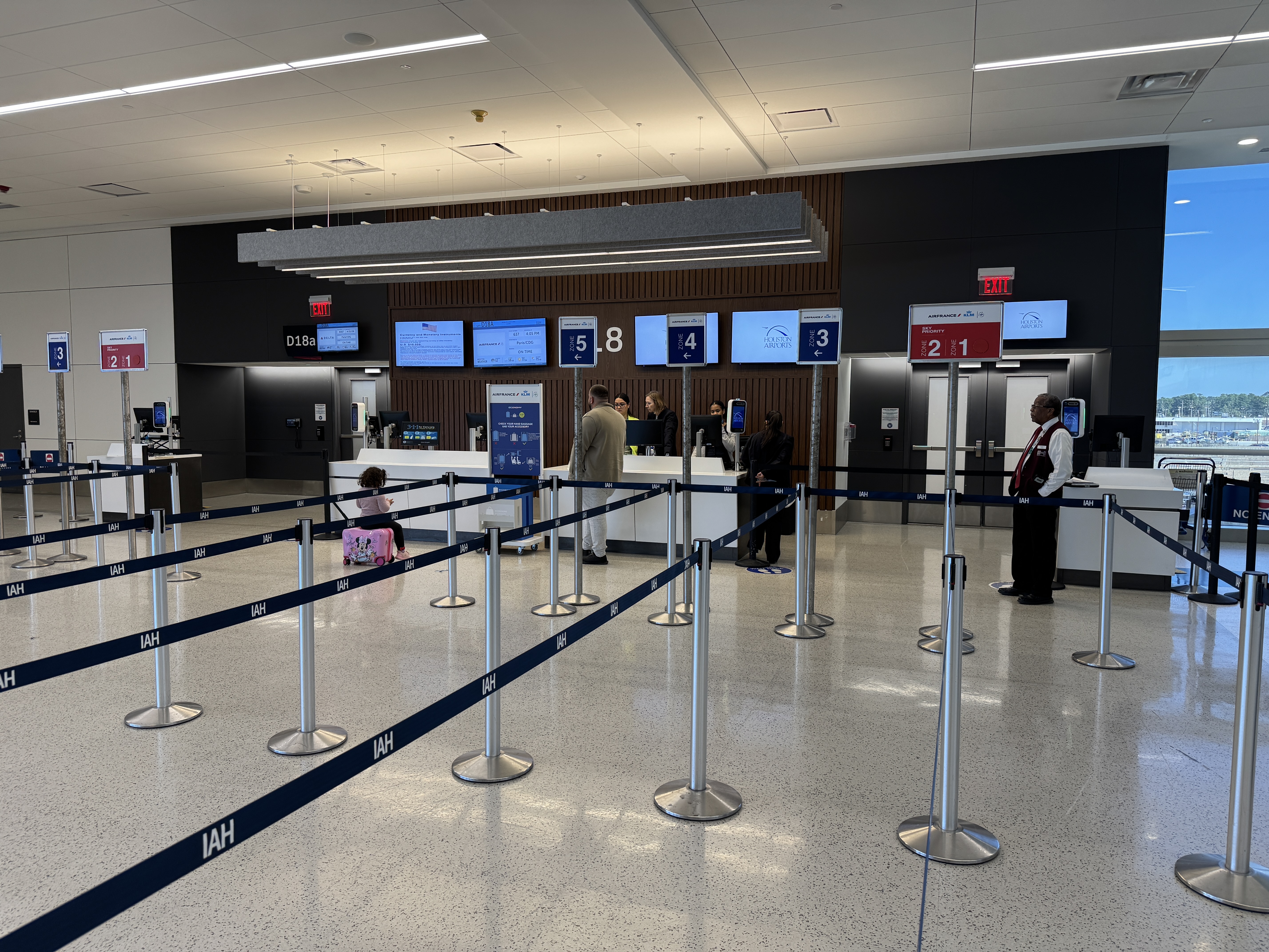 Air France A350 900 IAH CDG economy empty boarding zone