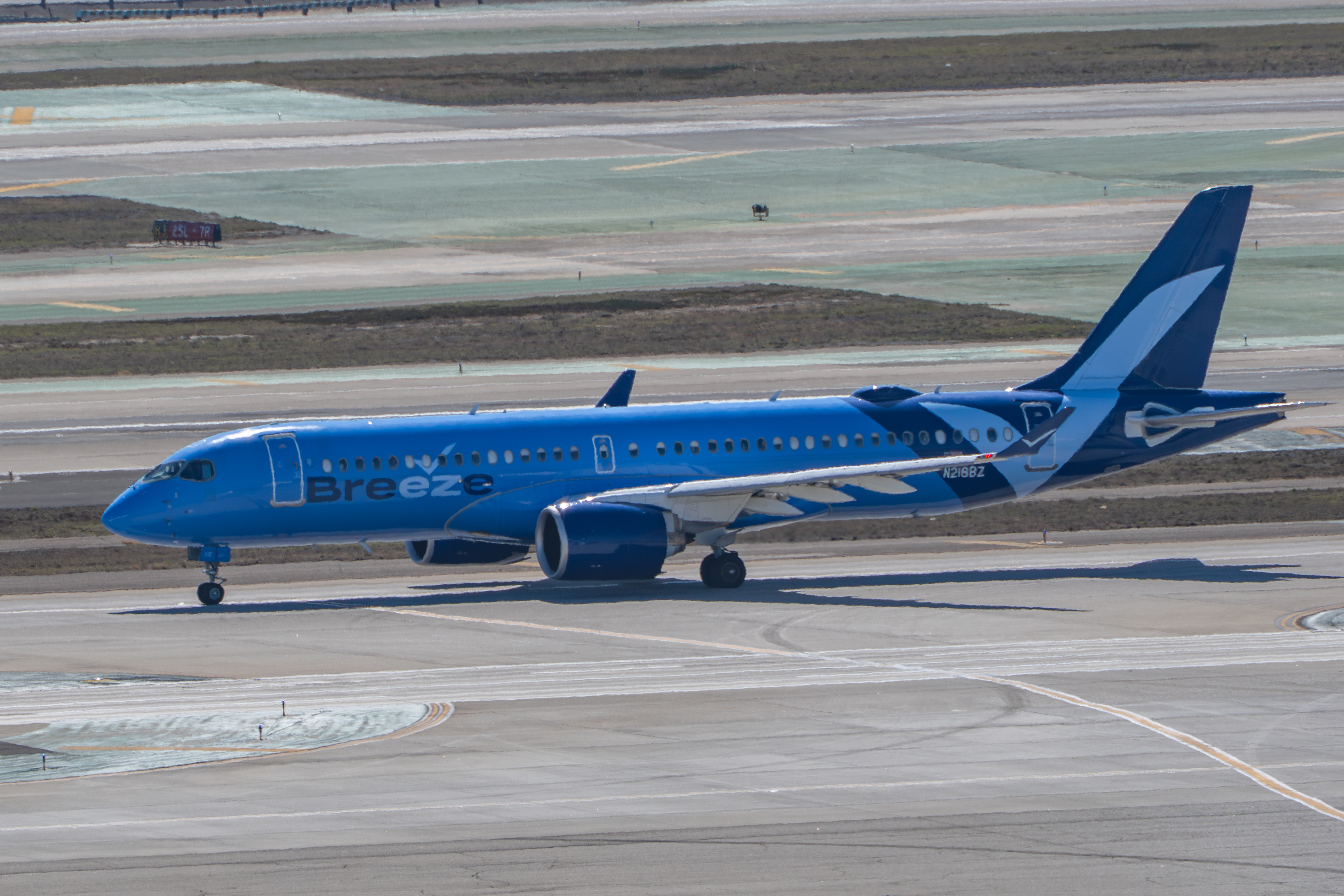 Breeze Airways LAX taxi