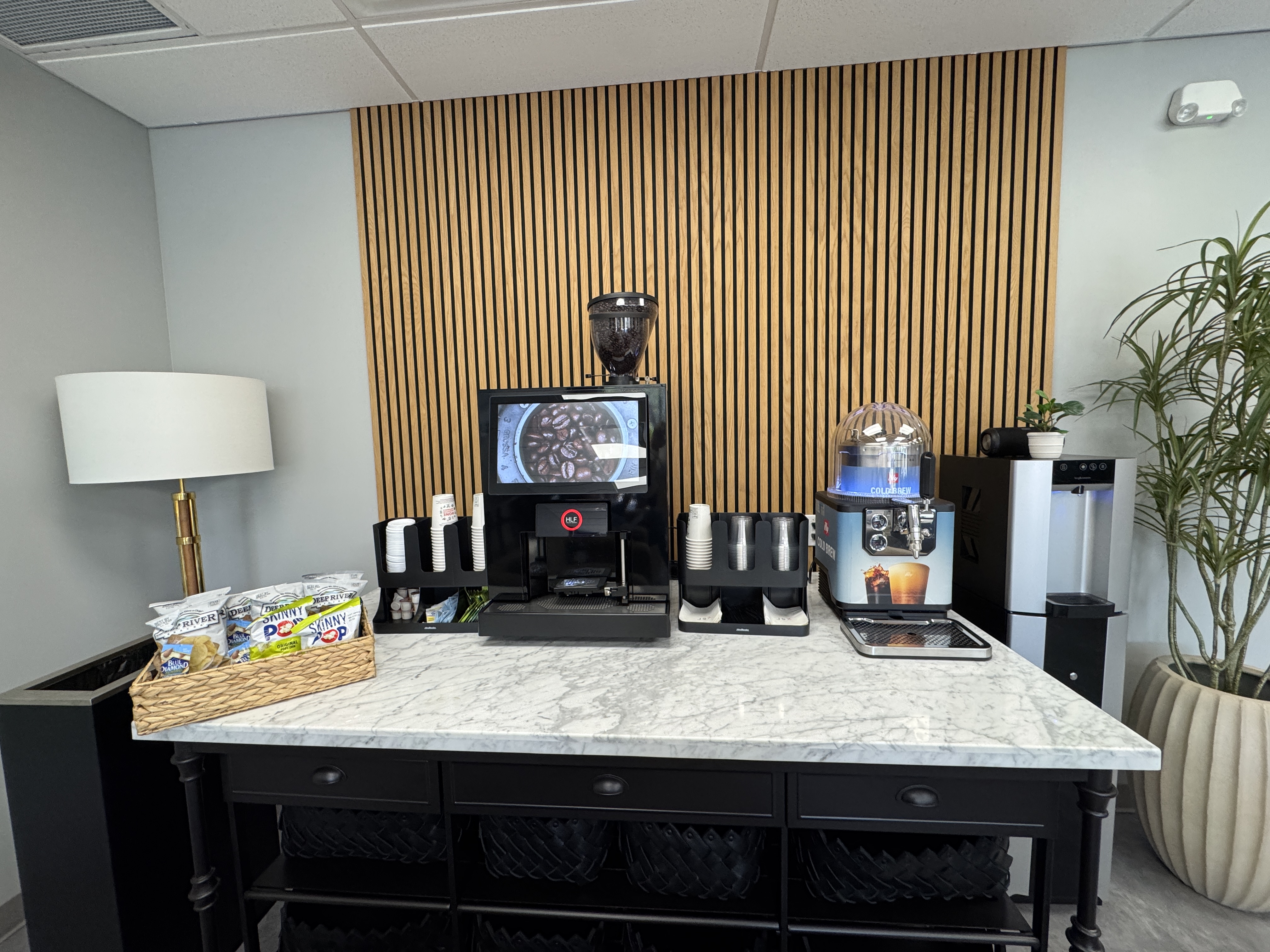 JSX FXE Snack station