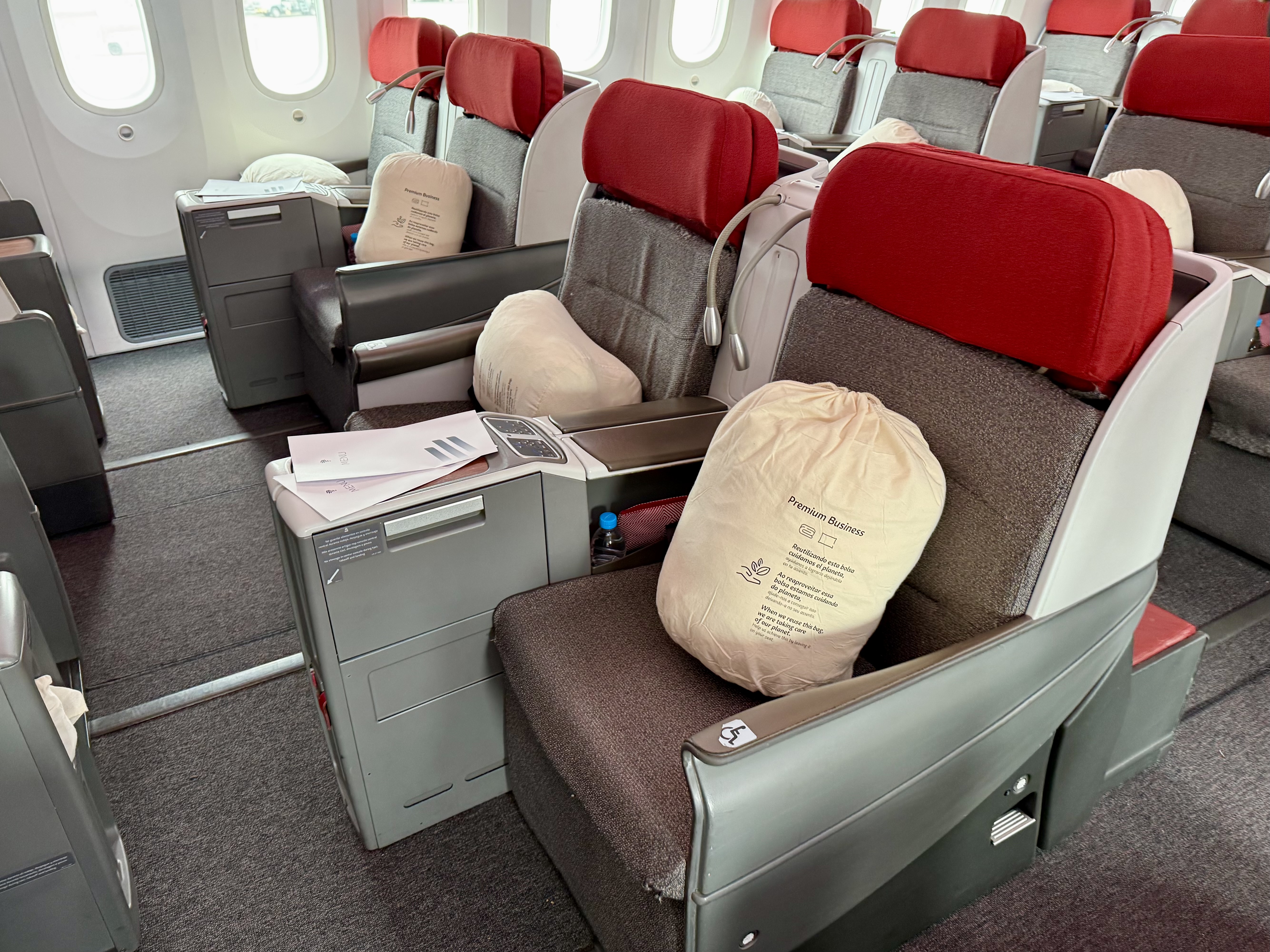 LATAM Dreamliner 2 2 2 business class cabin