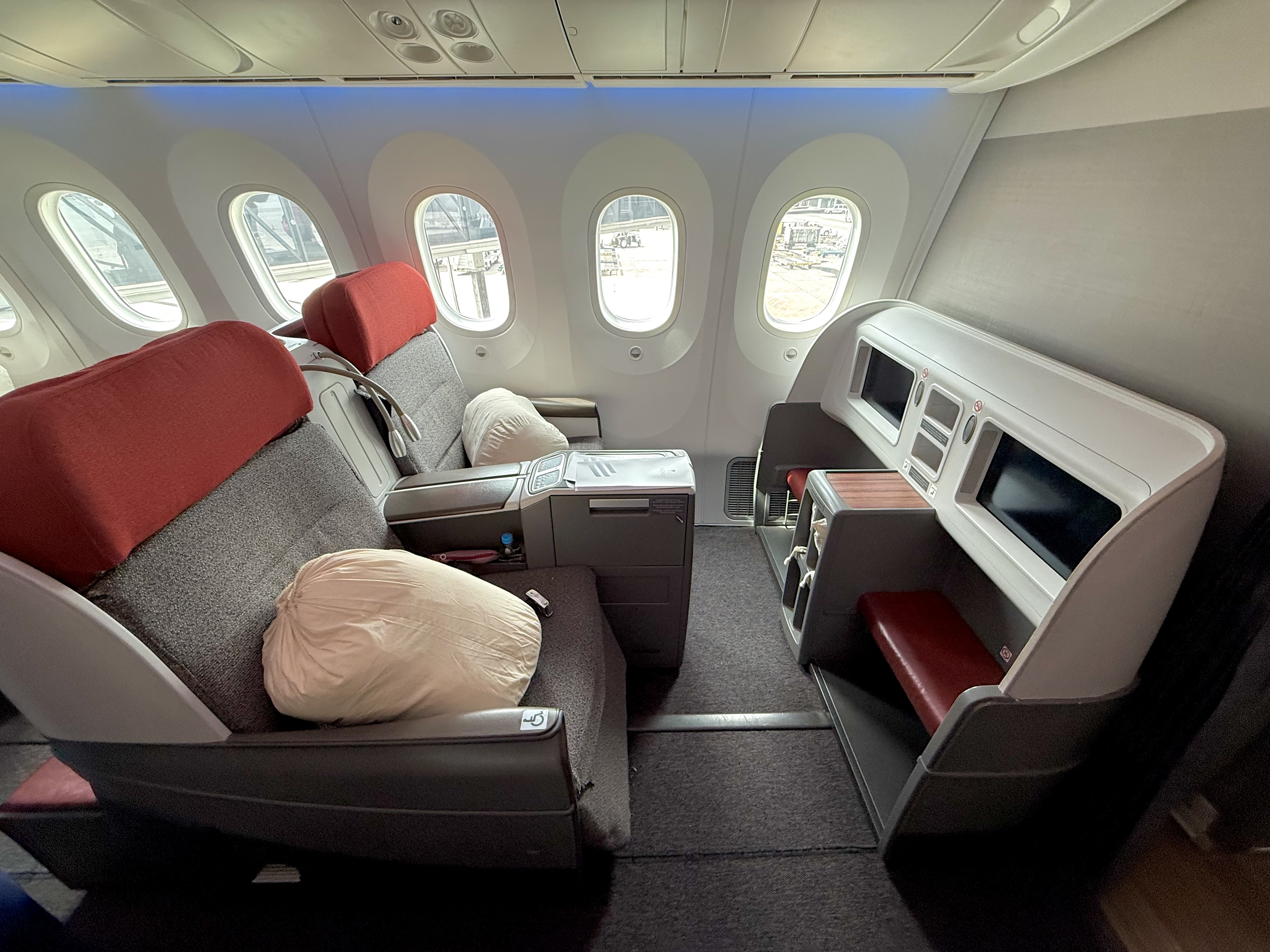 LATAM worst Dreamliner business class seats