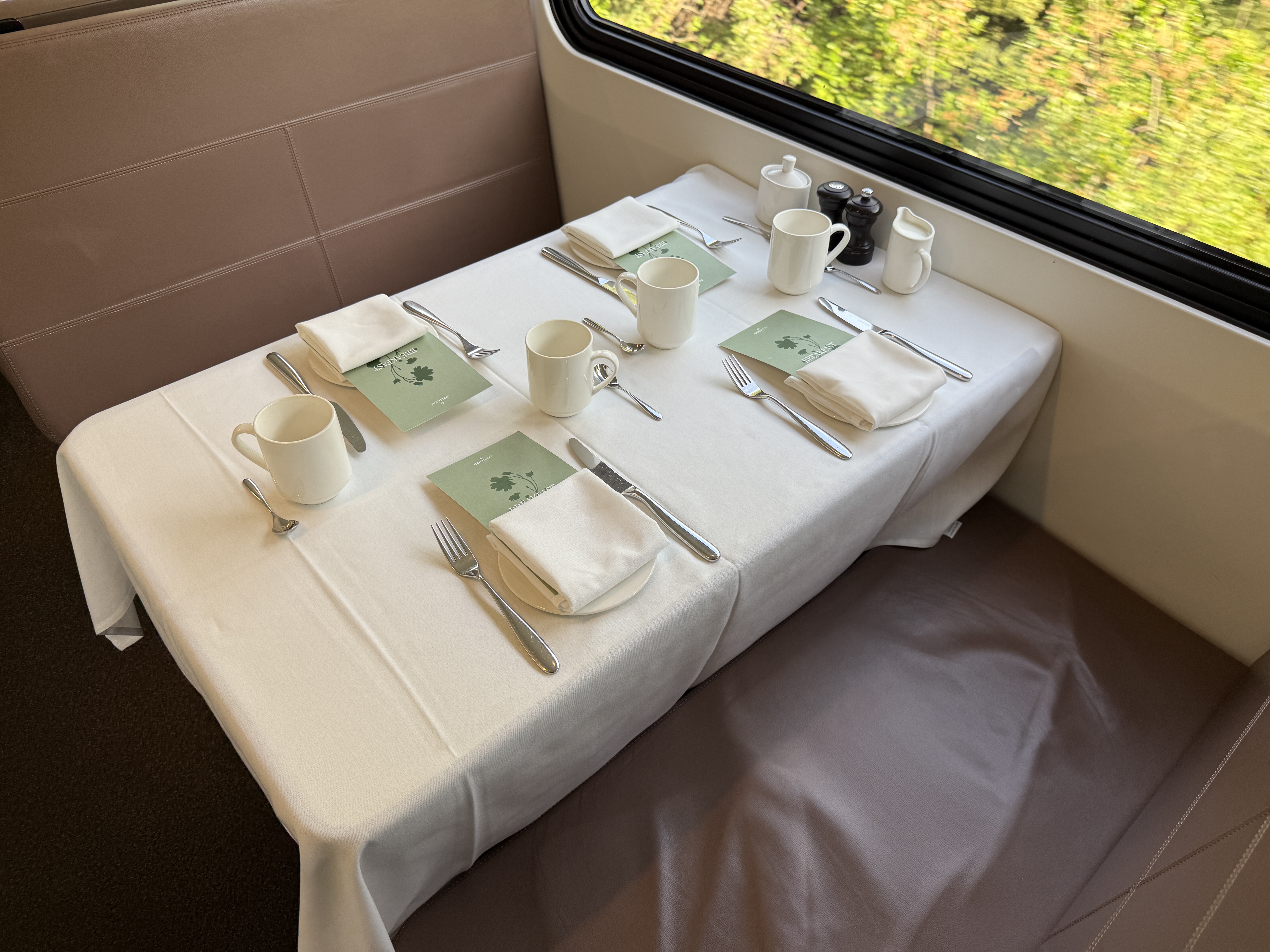 Rocky Mountaineer GoldLeaf Restaurant Seating