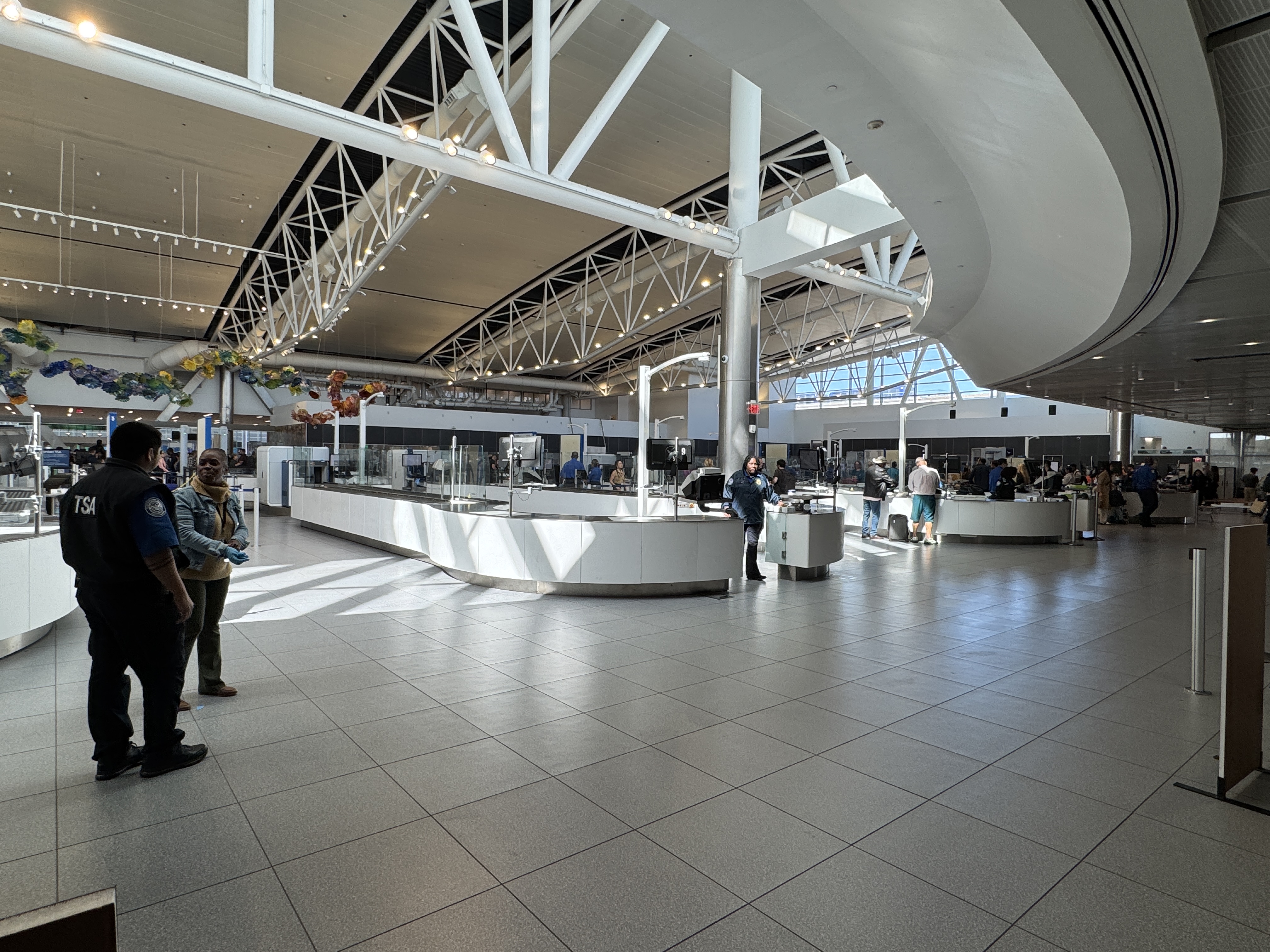 TSA IAH Terminal E 110325 empty lanes