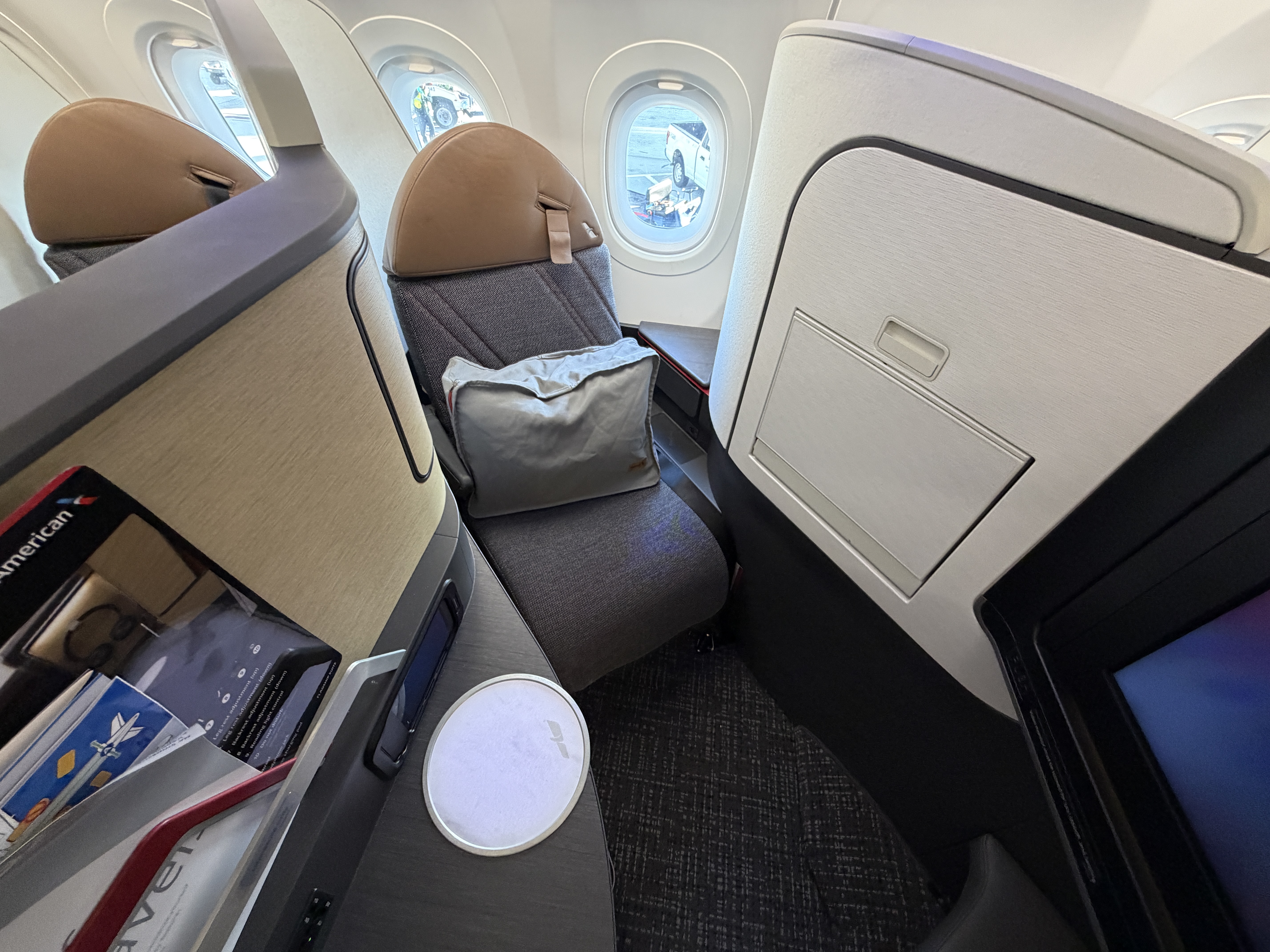 AA A321XLR Flagship Suite Mid Cabin AA A321XLR Flagship Suite Mid Cabin