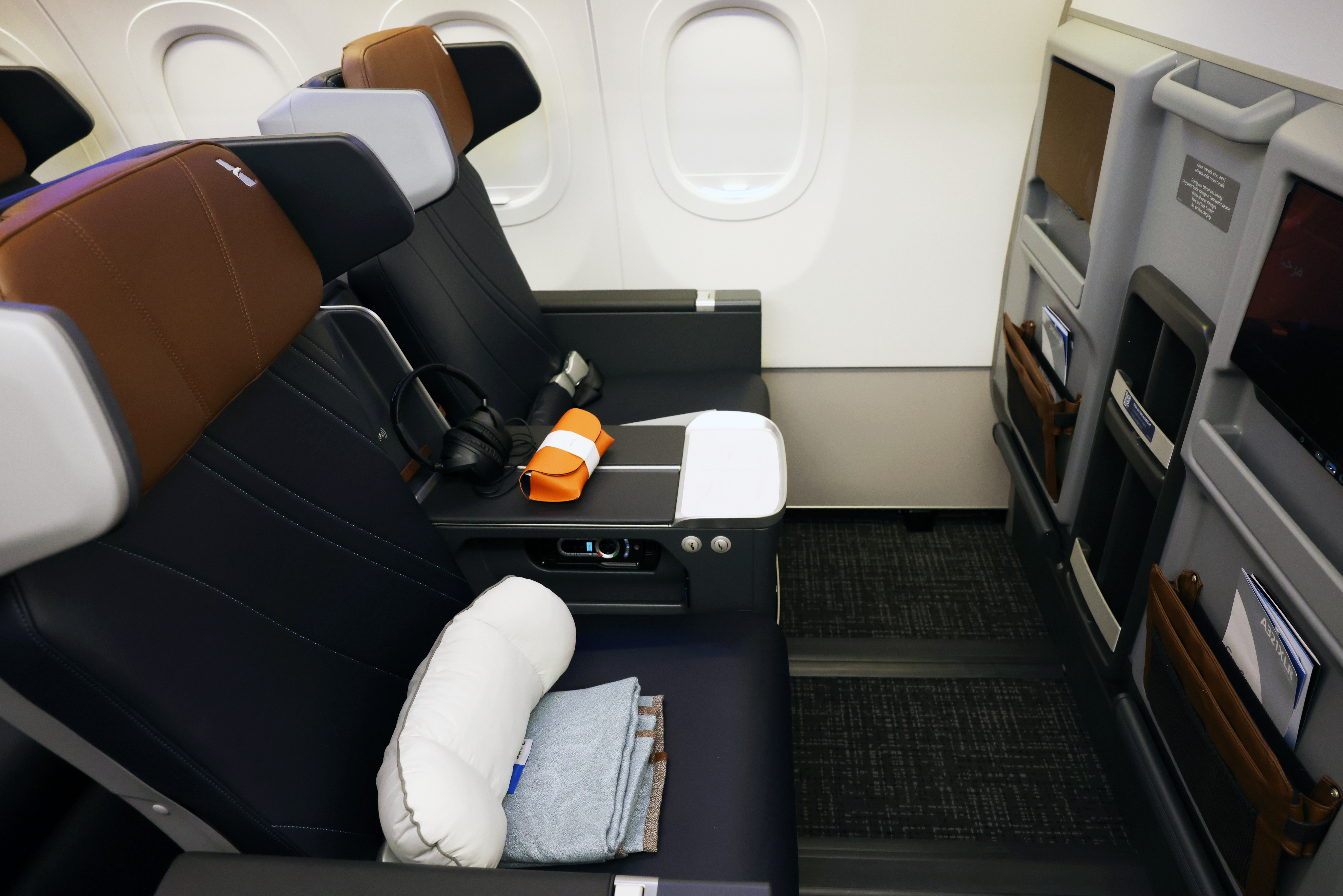 AA XLR premium economy seats side