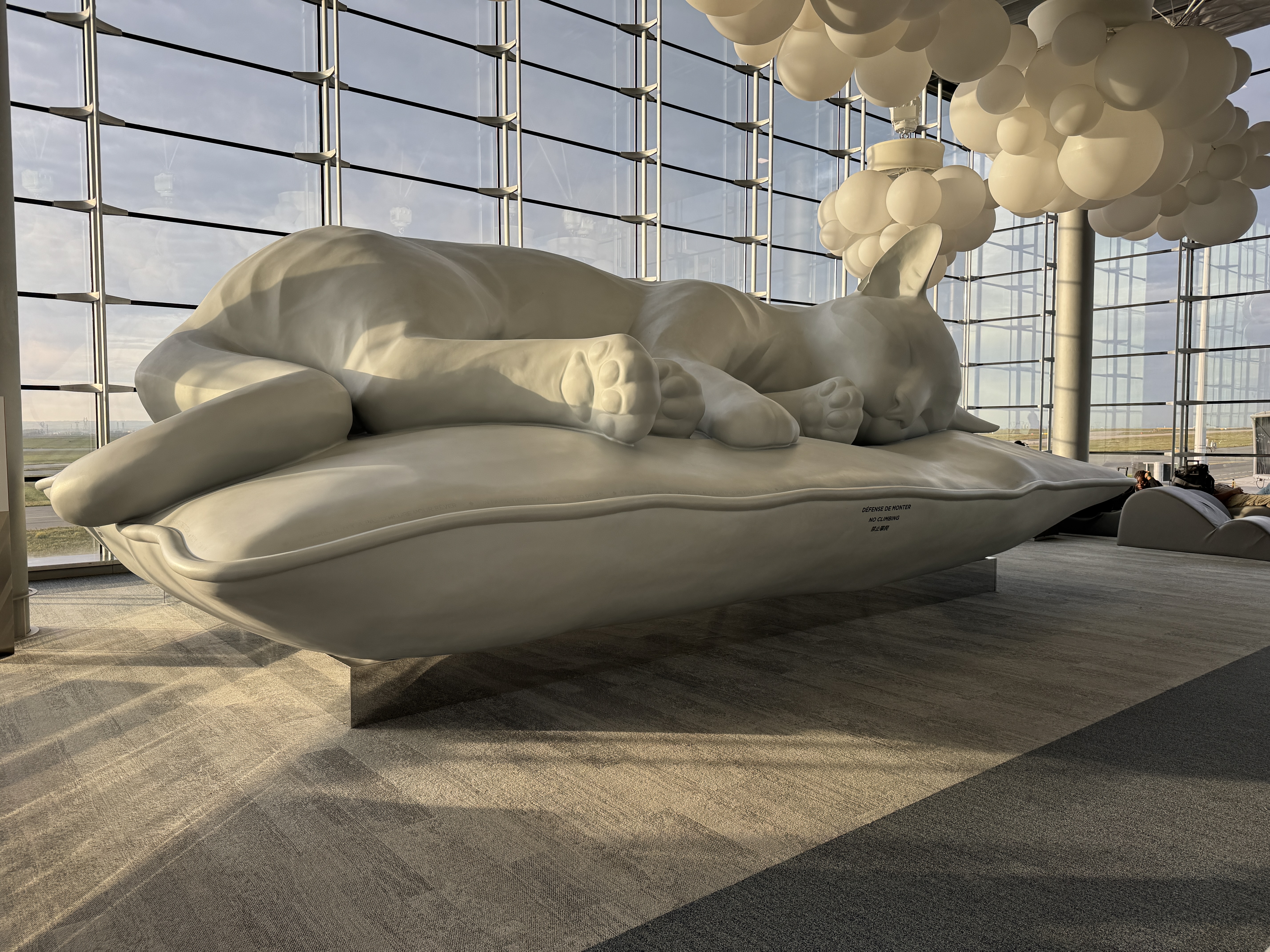 CDG 2E cat sculpture