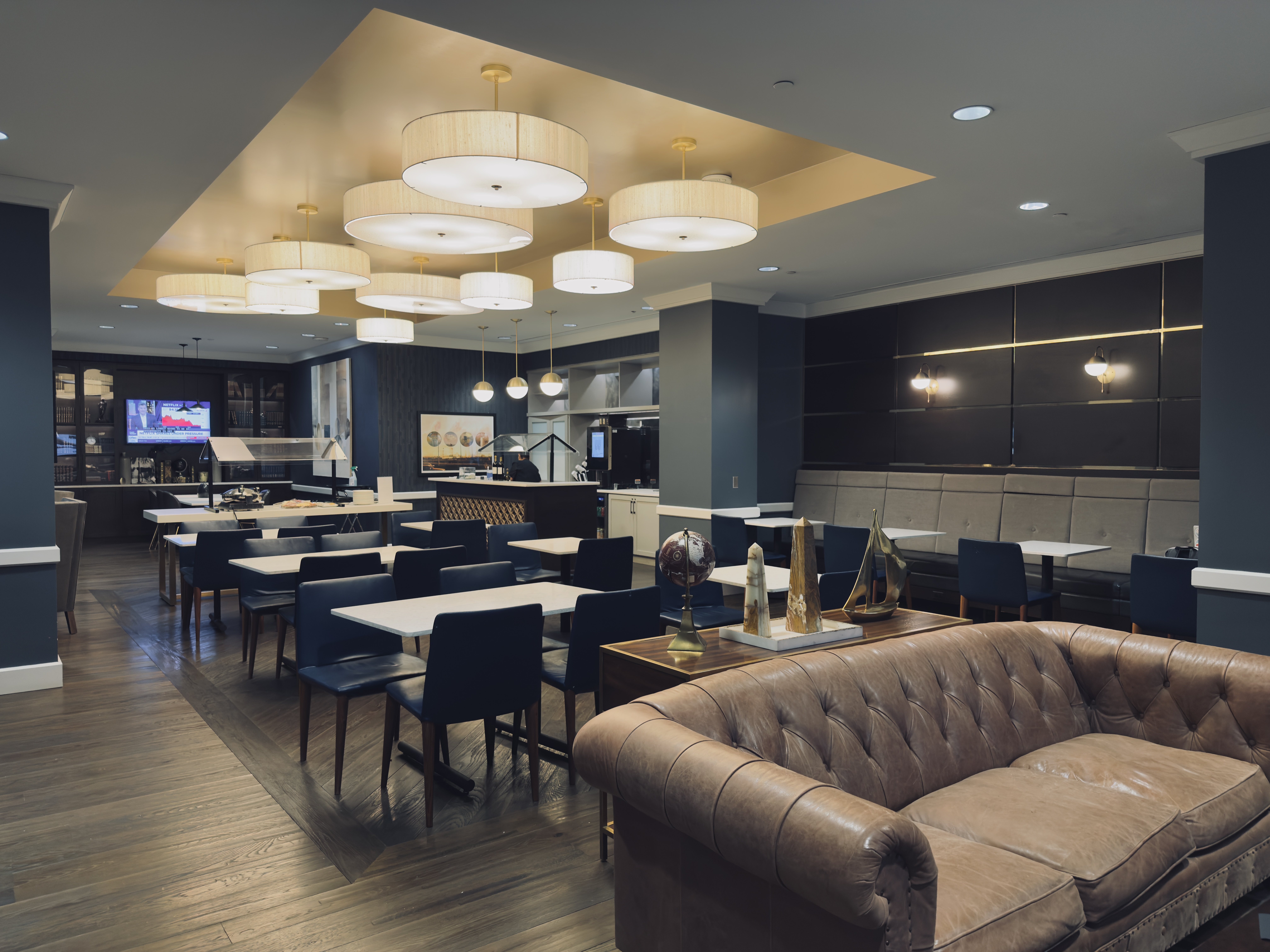 Hilton ChicagoOak Brook Hills Resort Executive Lounge seating