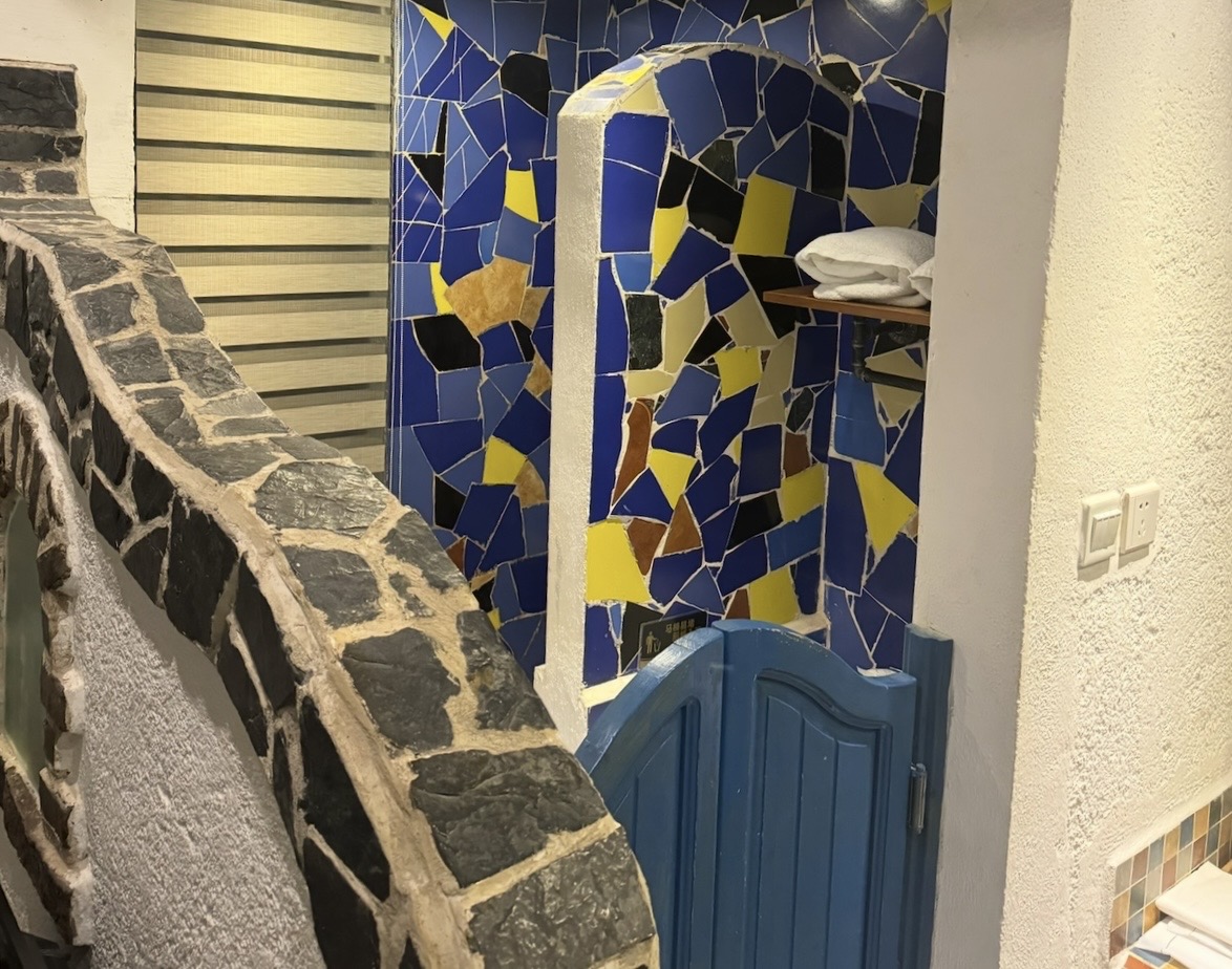 Open-concept bathroom in a hotel in Dali, China