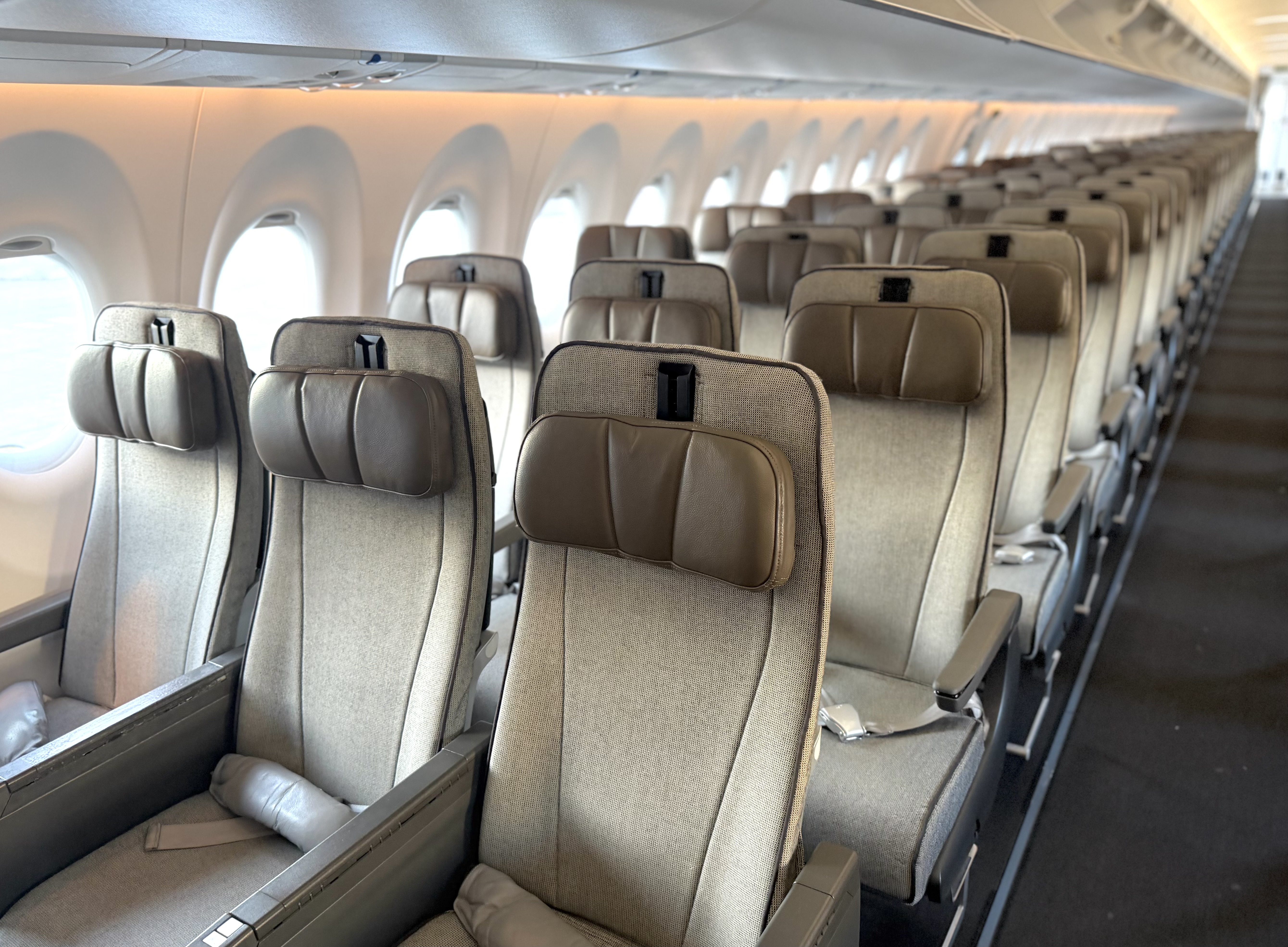 Qantas Airbus A220 economy cabin left side Qantas Airbus A220 economy cabin left side