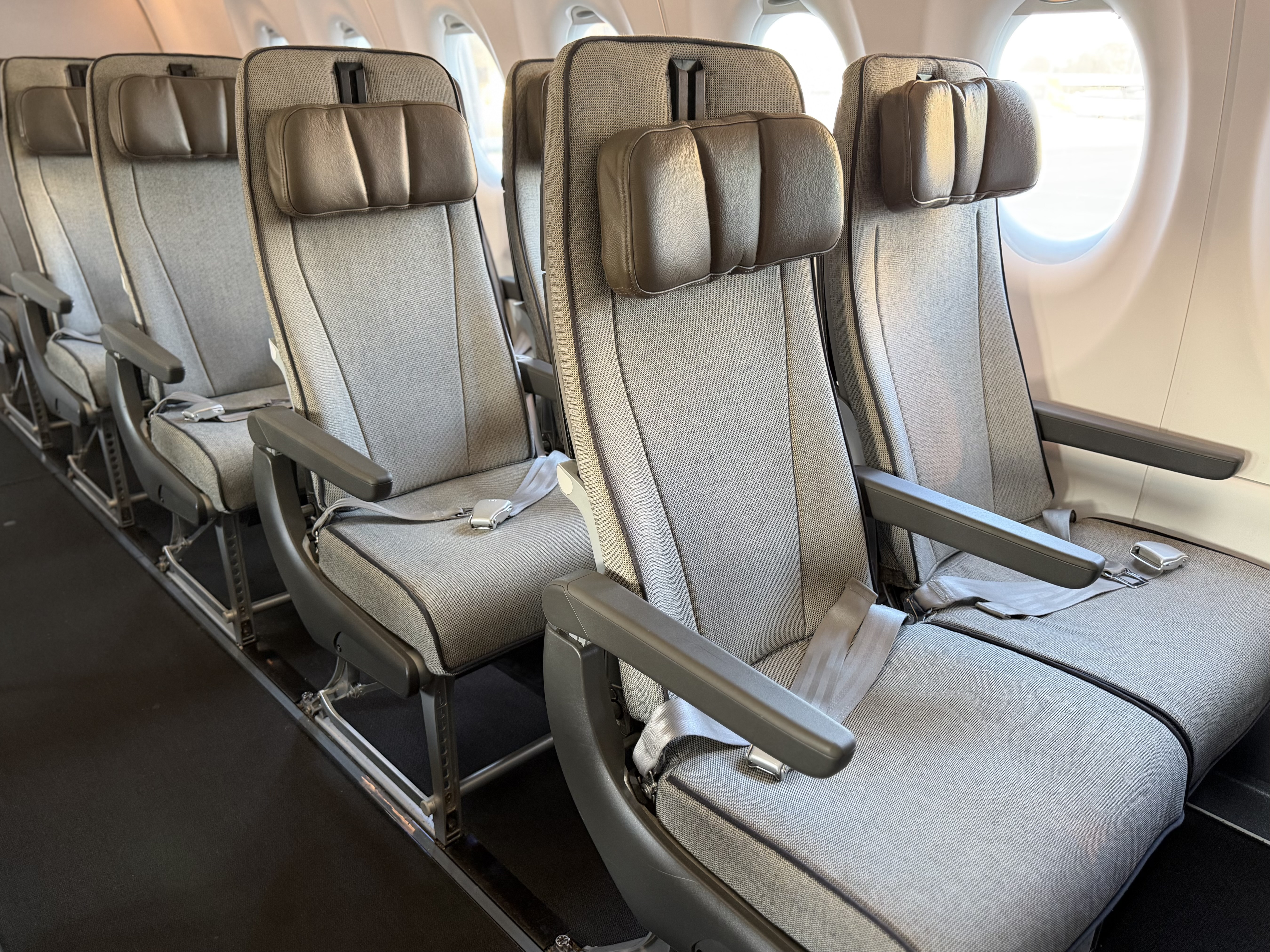 Qantas Airbus A220 economy cabin right side Qantas Airbus A220 economy cabin right side