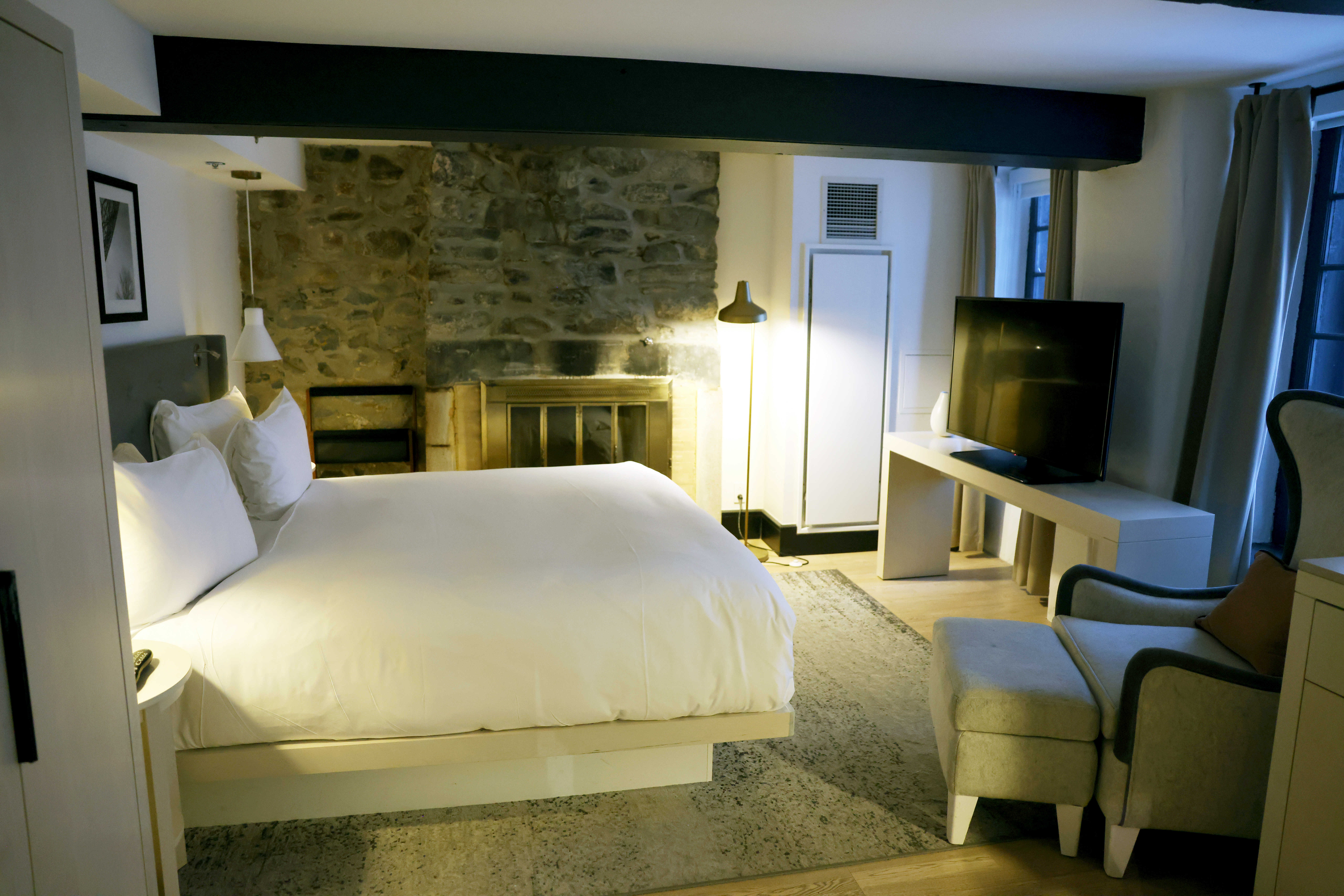 Wiliiam Gray Hotel Montreal king room old section Wiliiam Gray Hotel Montreal king room old section