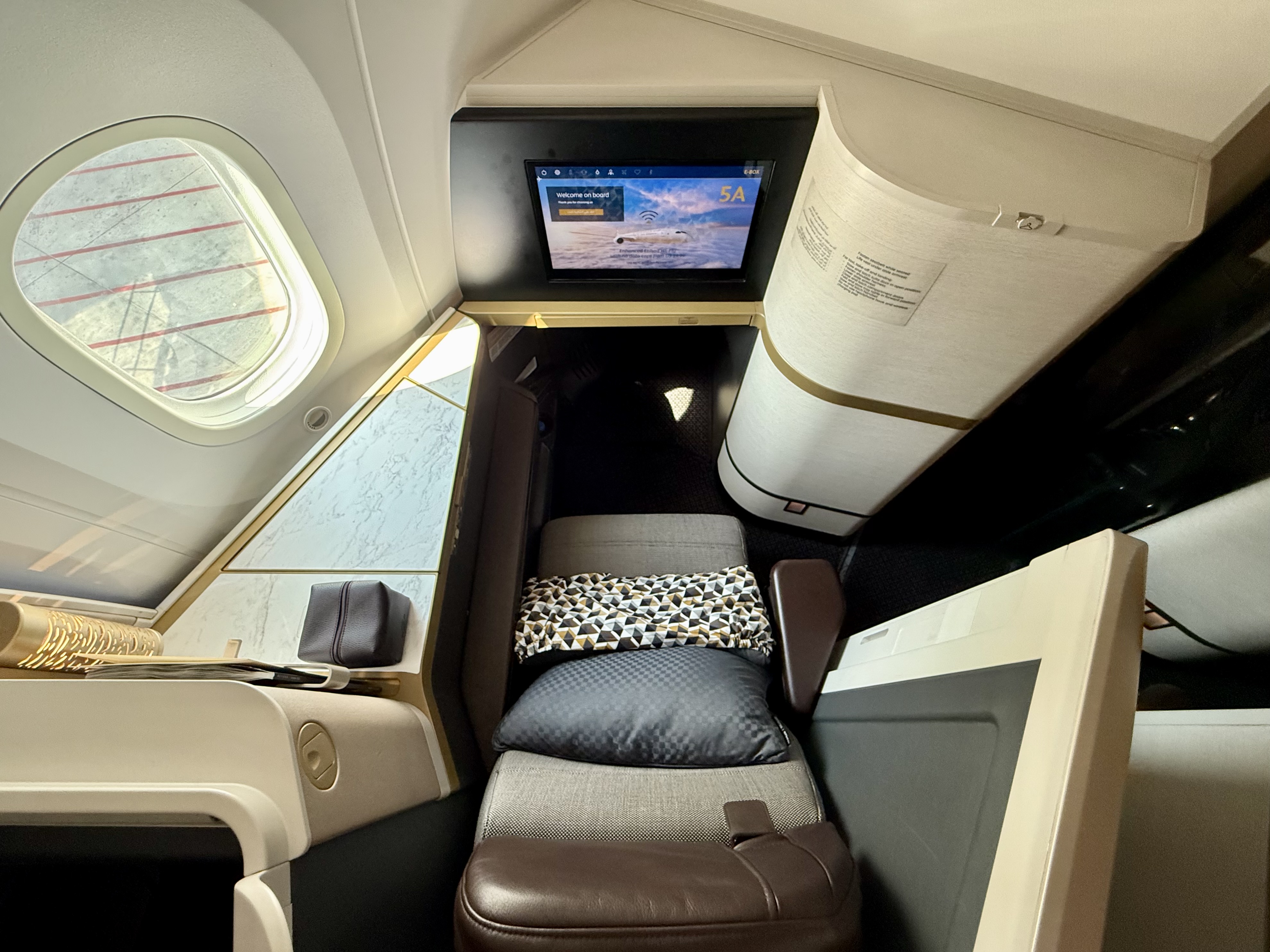 Business Class seat on Etihad Boeing 787 9 Dreamliner Business Class seat on Etihad Boeing 787 9 Dreamliner