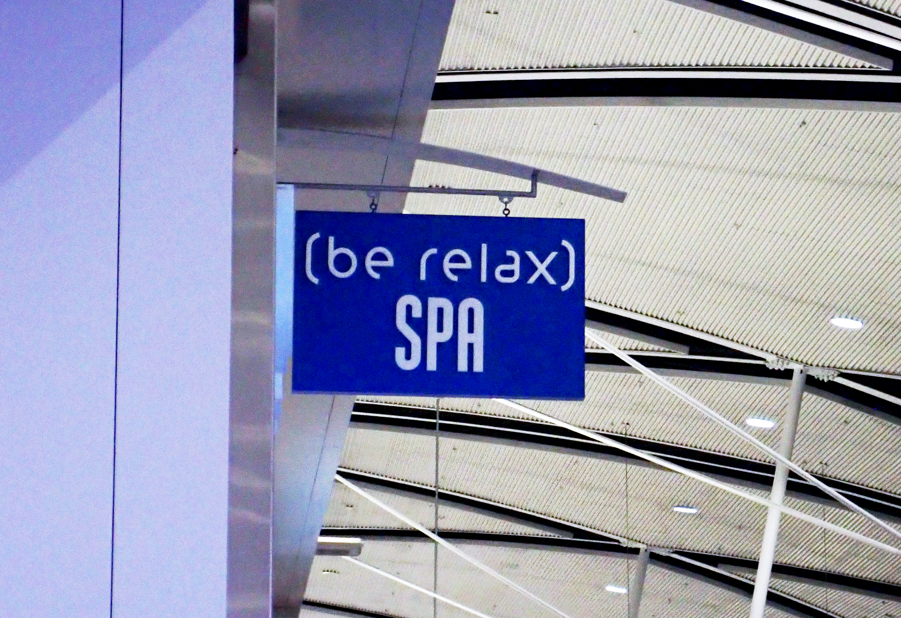 DTW Be Relax Spa McNamara Terminal sign DTW Be Relax Spa McNamara Terminal sign