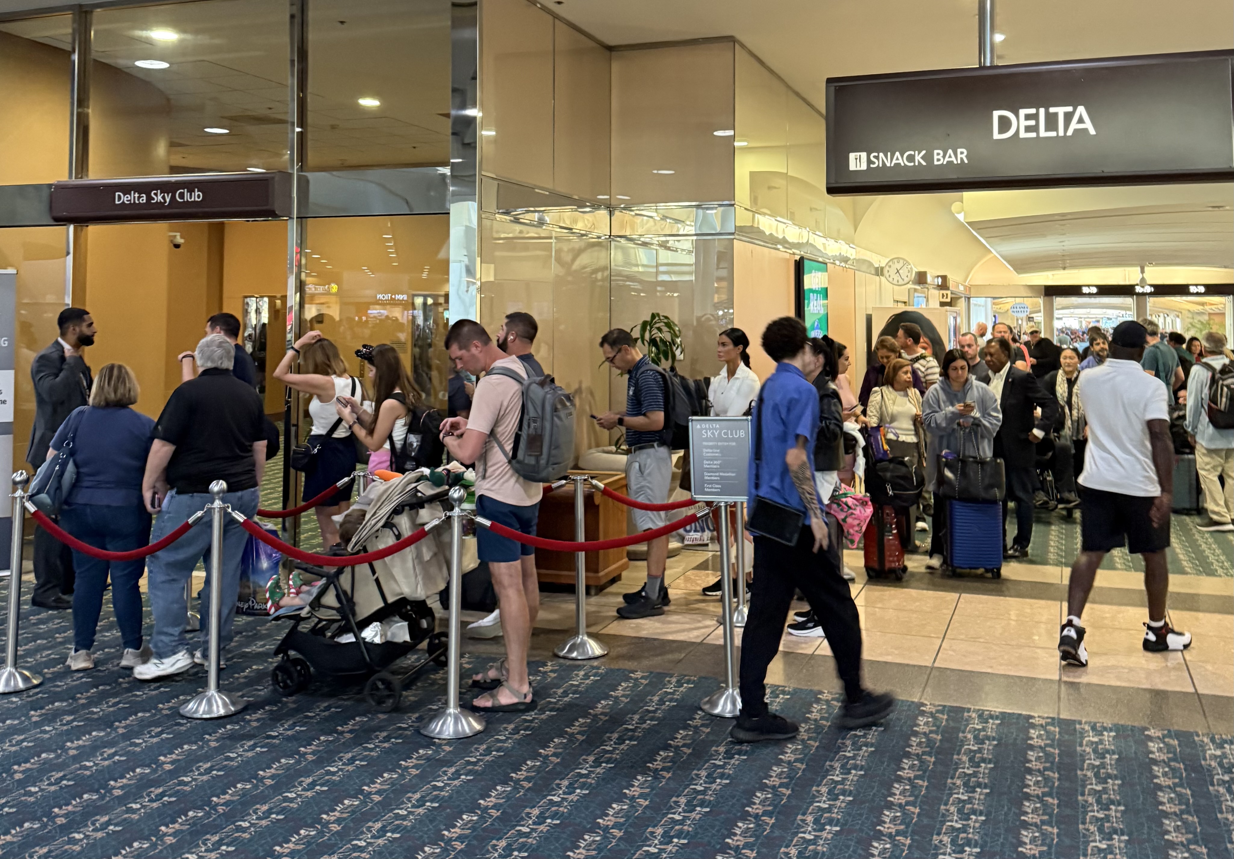 Delta Sky Club line Delta Sky Club line