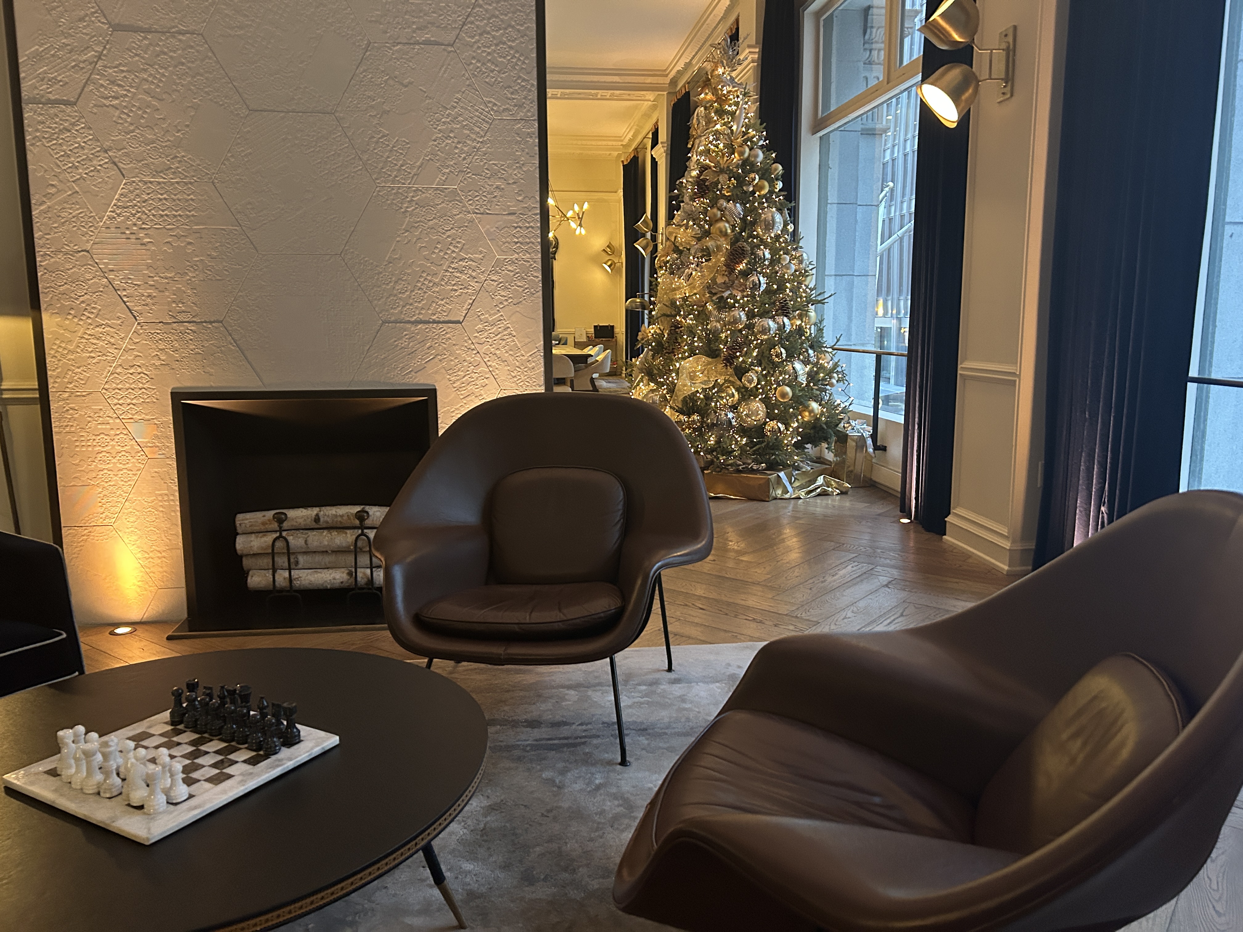 Kimpton the Gray lobby tree and chess Kimpton the Gray lobby tree and chess
