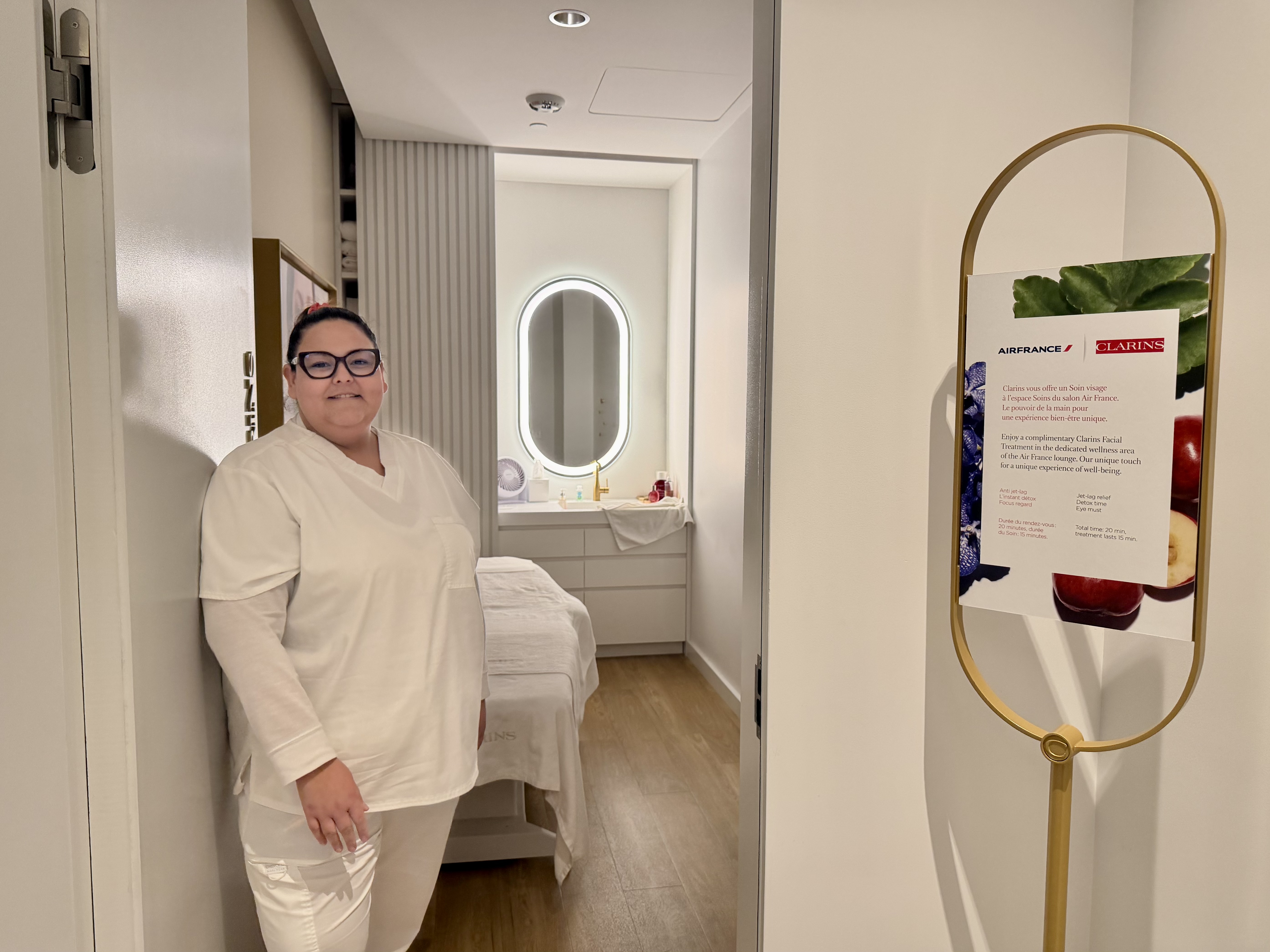LAX Air France Lounge spa technician LAX Air France Lounge spa technician