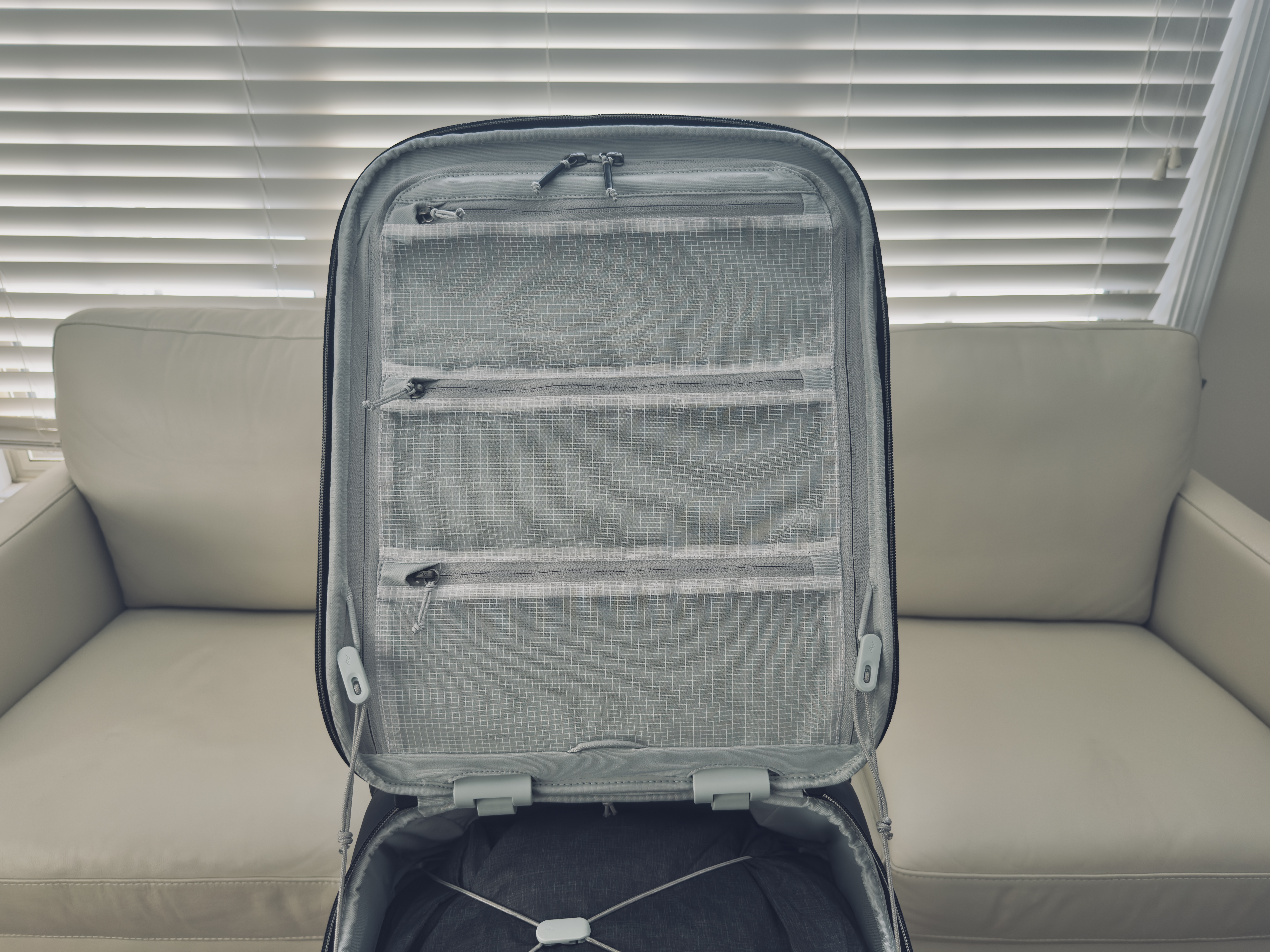 Peak Design Roller Pro Carry On front pocket Peak Design Roller Pro Carry On front pocket