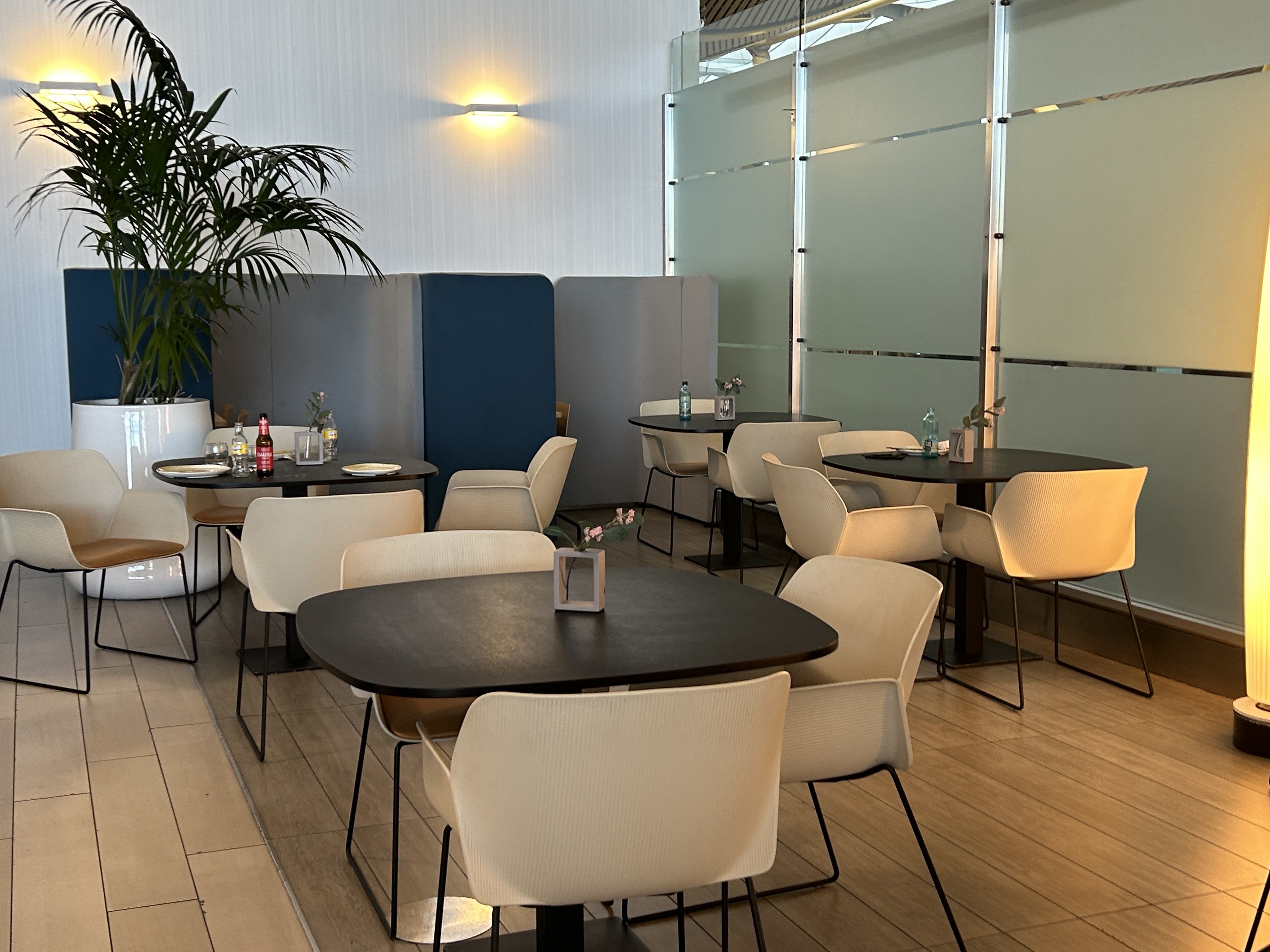 Table and chairs Sala VIP Neptuno Table and chairs Sala VIP Neptuno