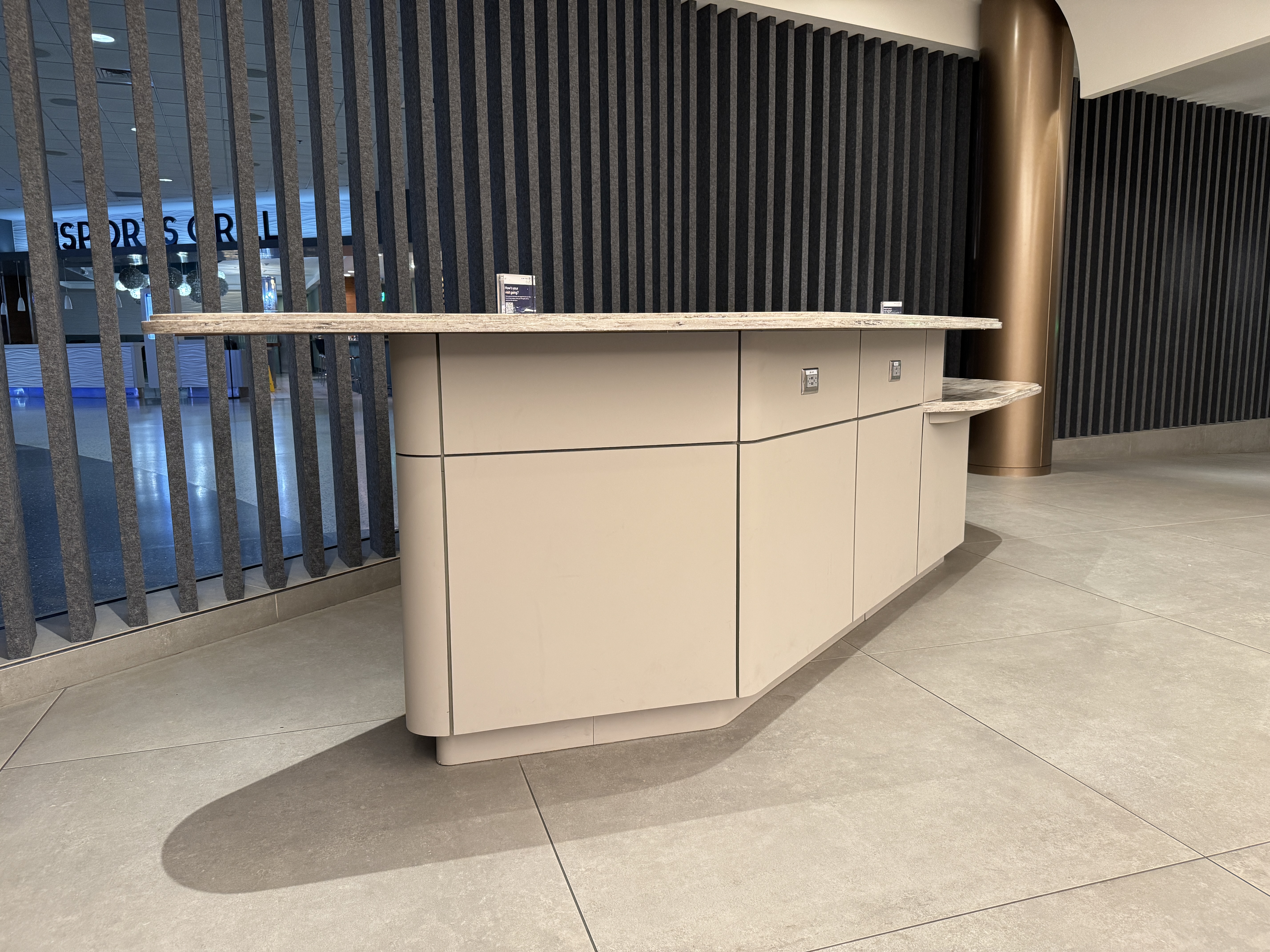 United Club Fly IAH counter