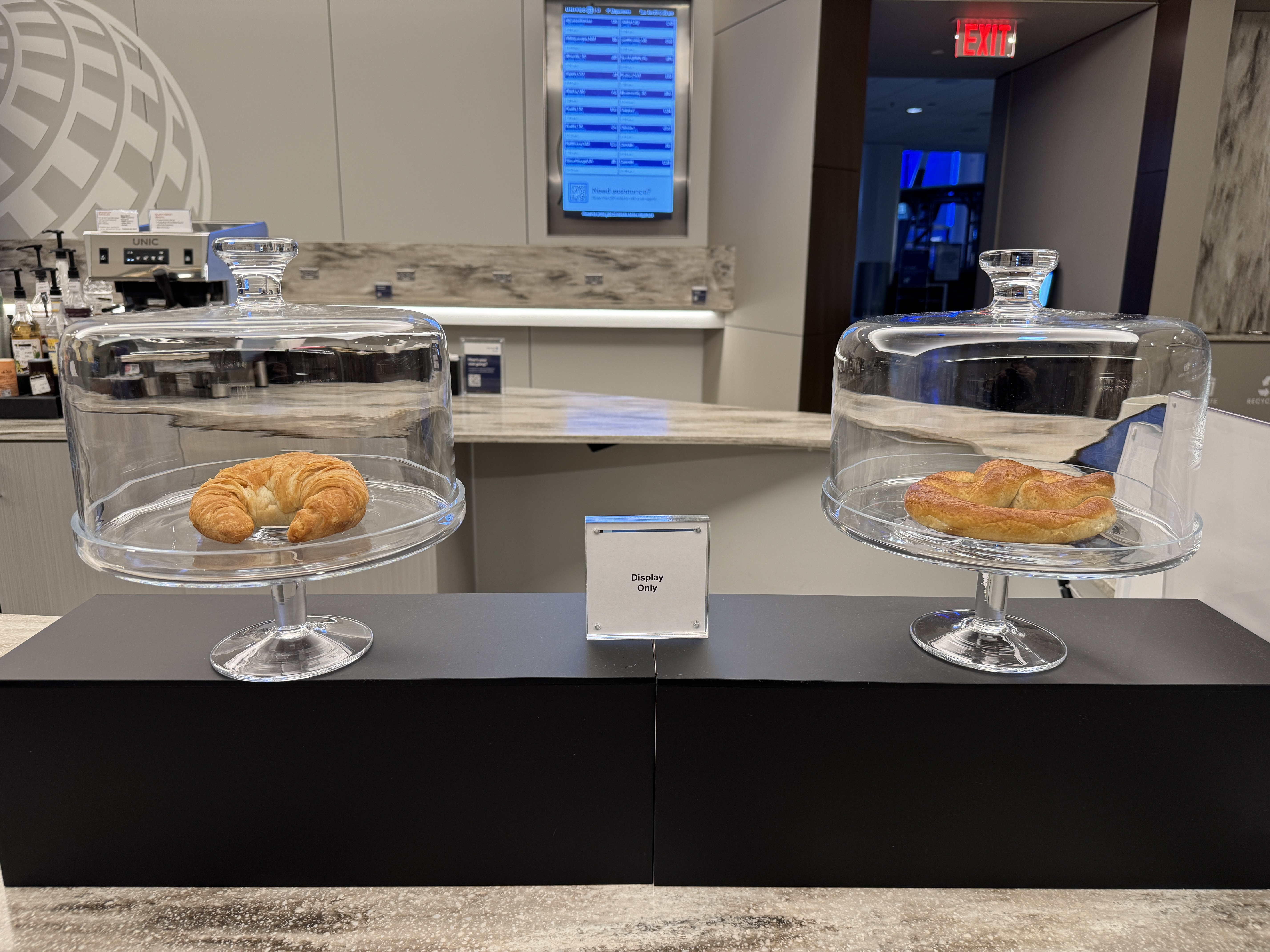 United Club Fly IAH croissant pretzel