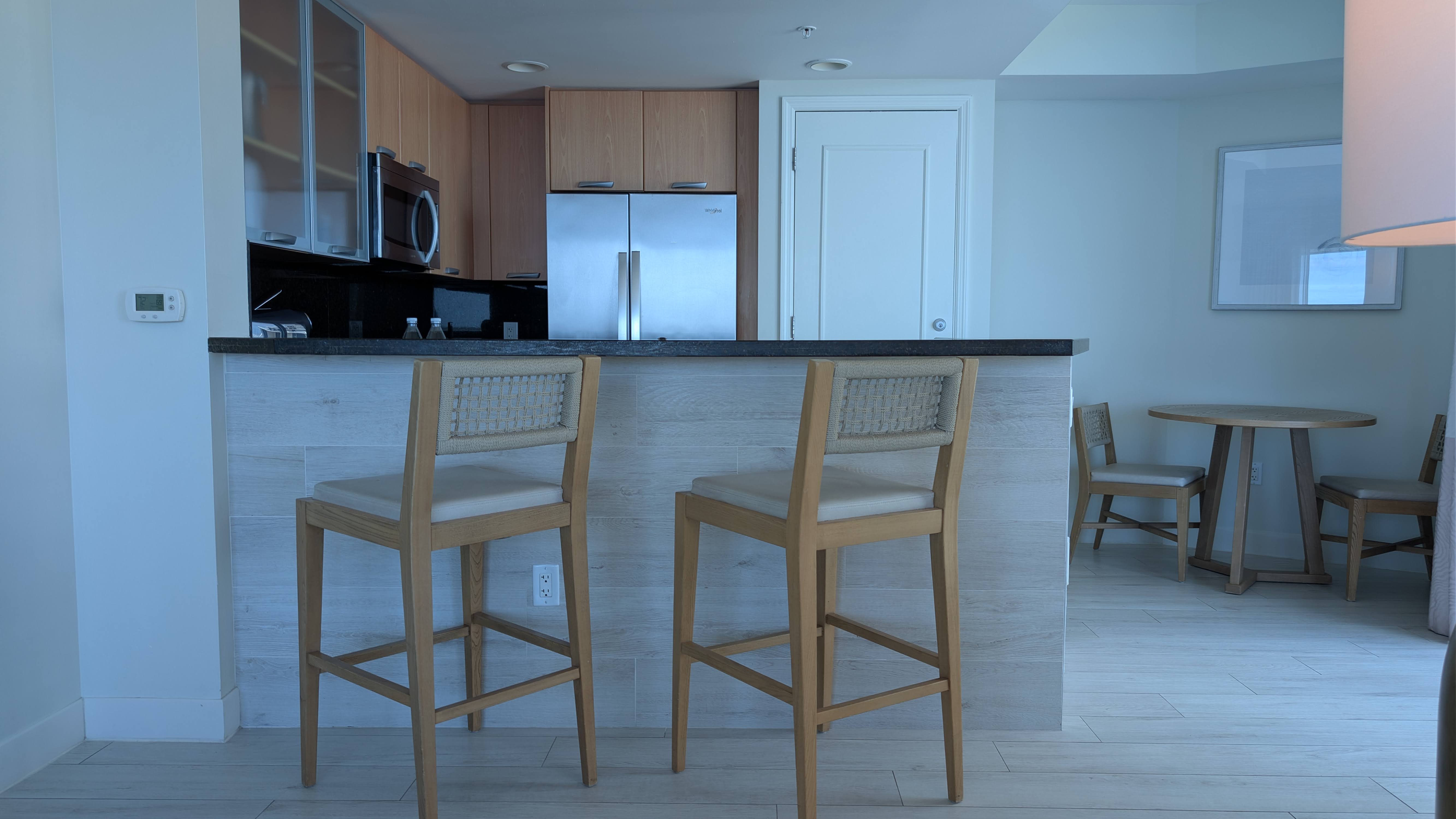 Beach House Fort Lauderdale kitchen and bar