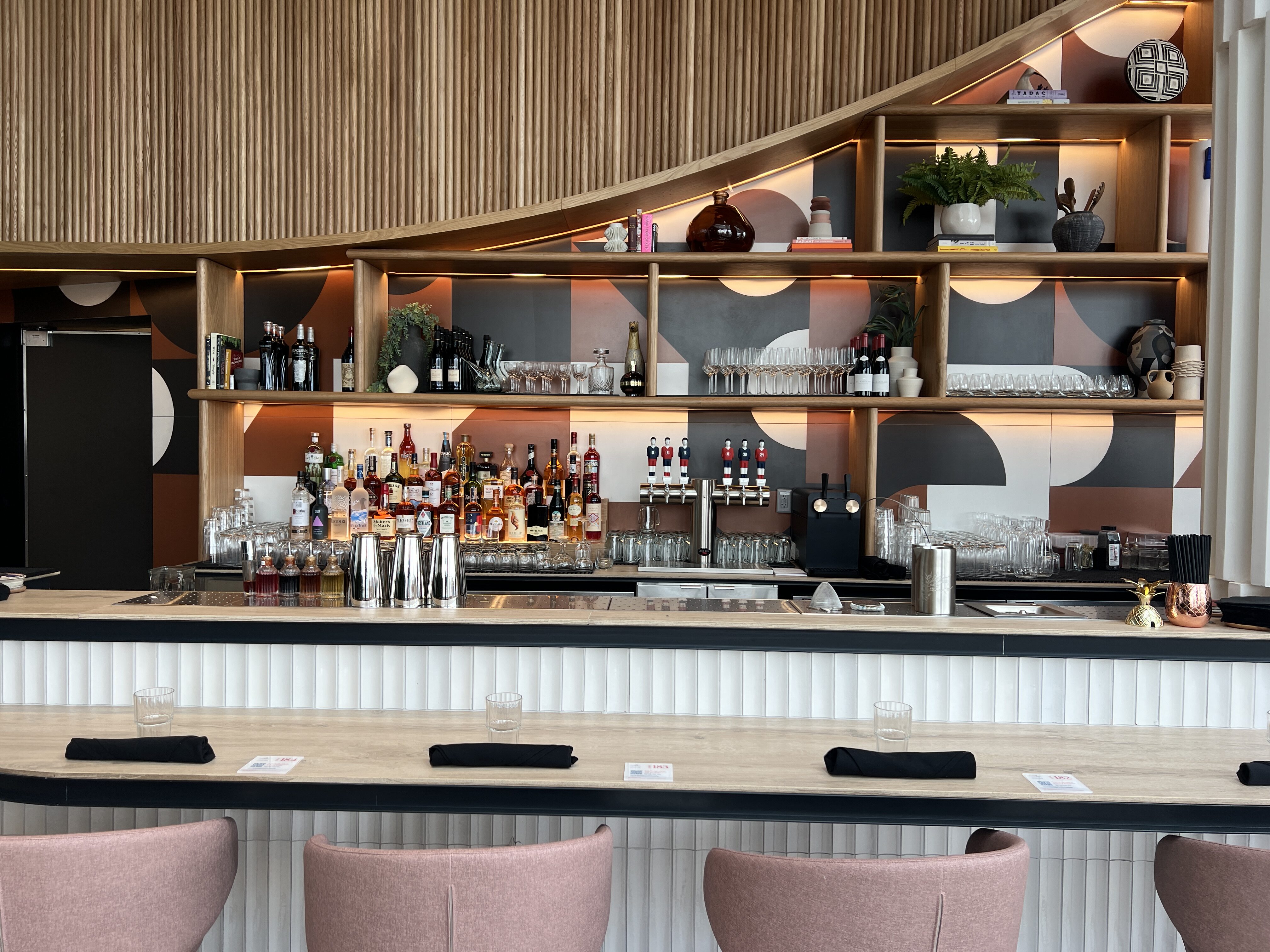 Capital One Lounge LGA Bar Seating Capital One Lounge LGA Bar Seating