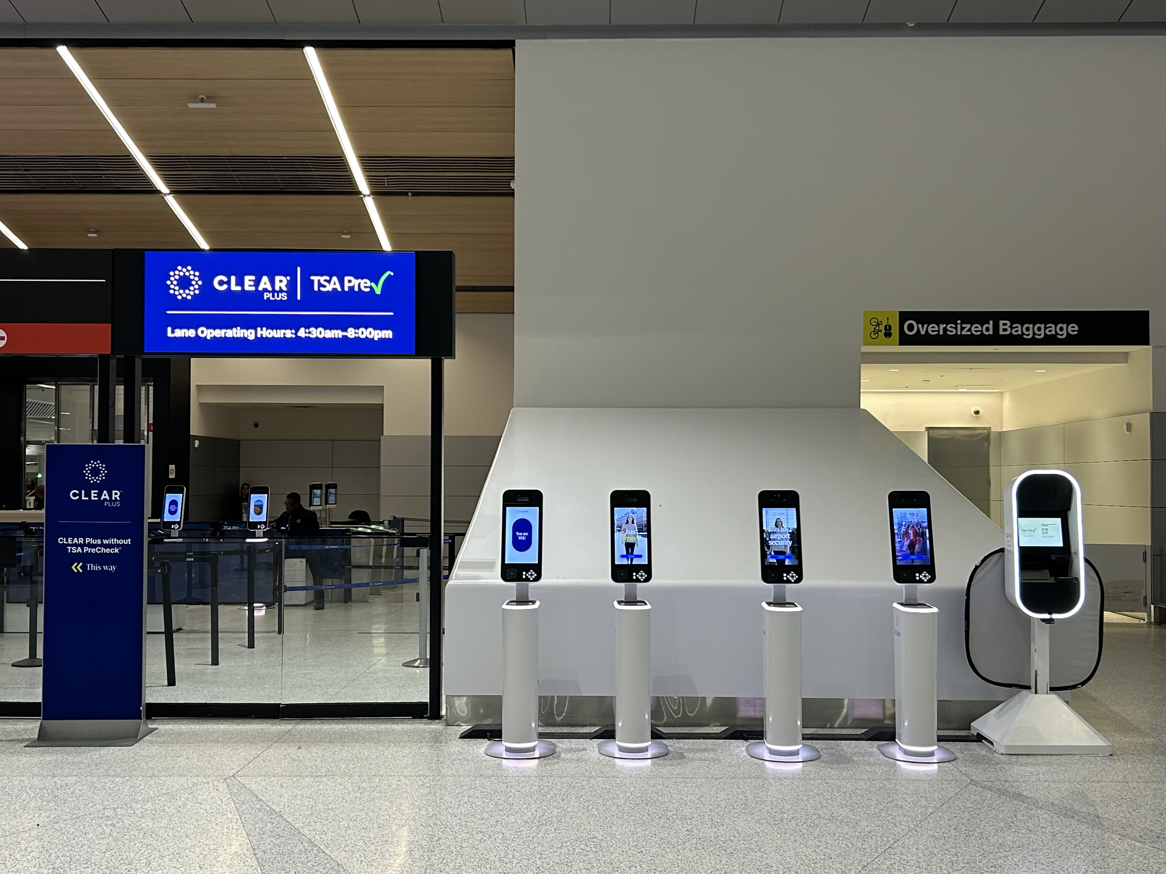EWR Terminal A CLEAR Plus TSAPreCheck monitors