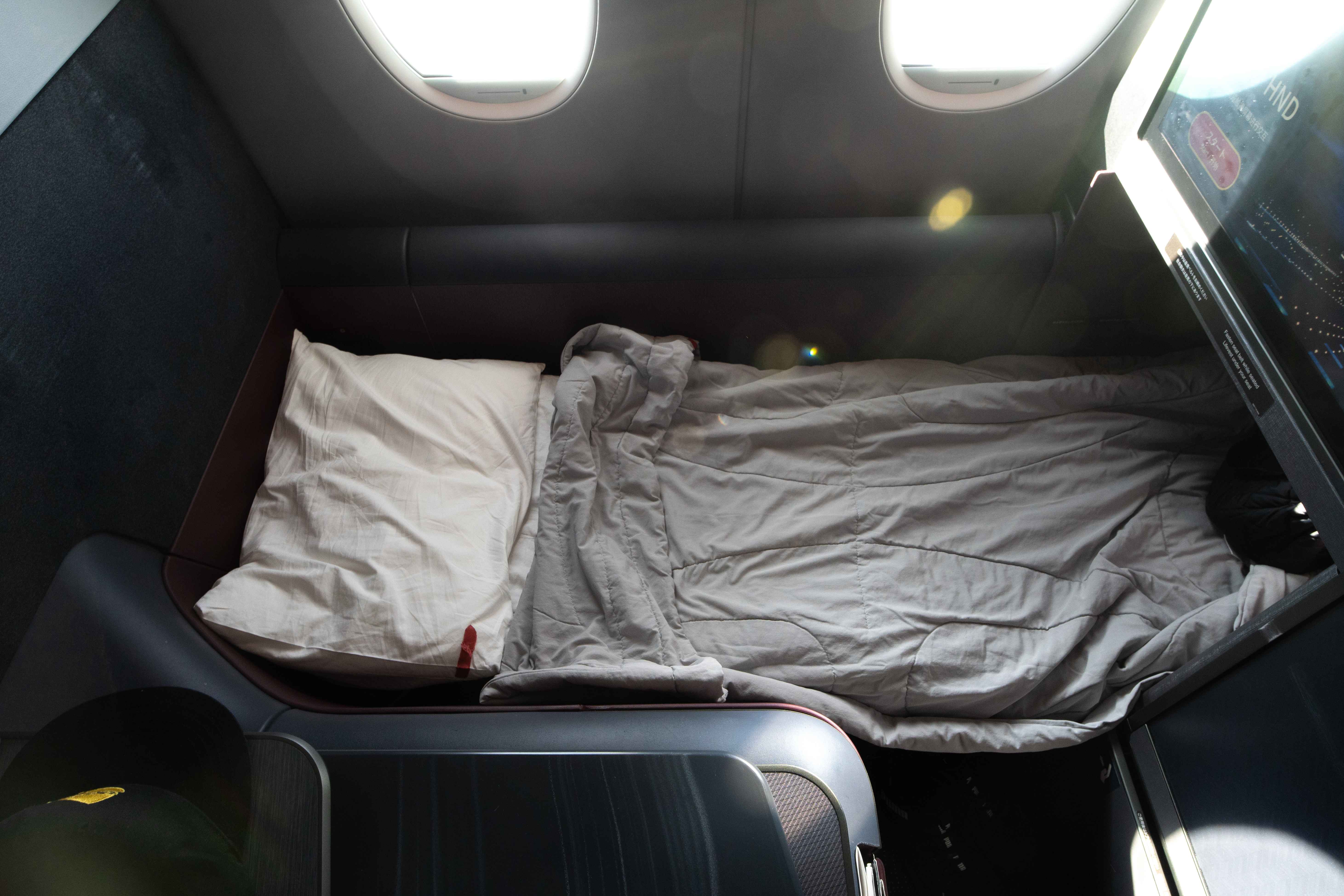 Japan Airlines a350 1000 business class bed Japan Airlines a350 1000 business class bed