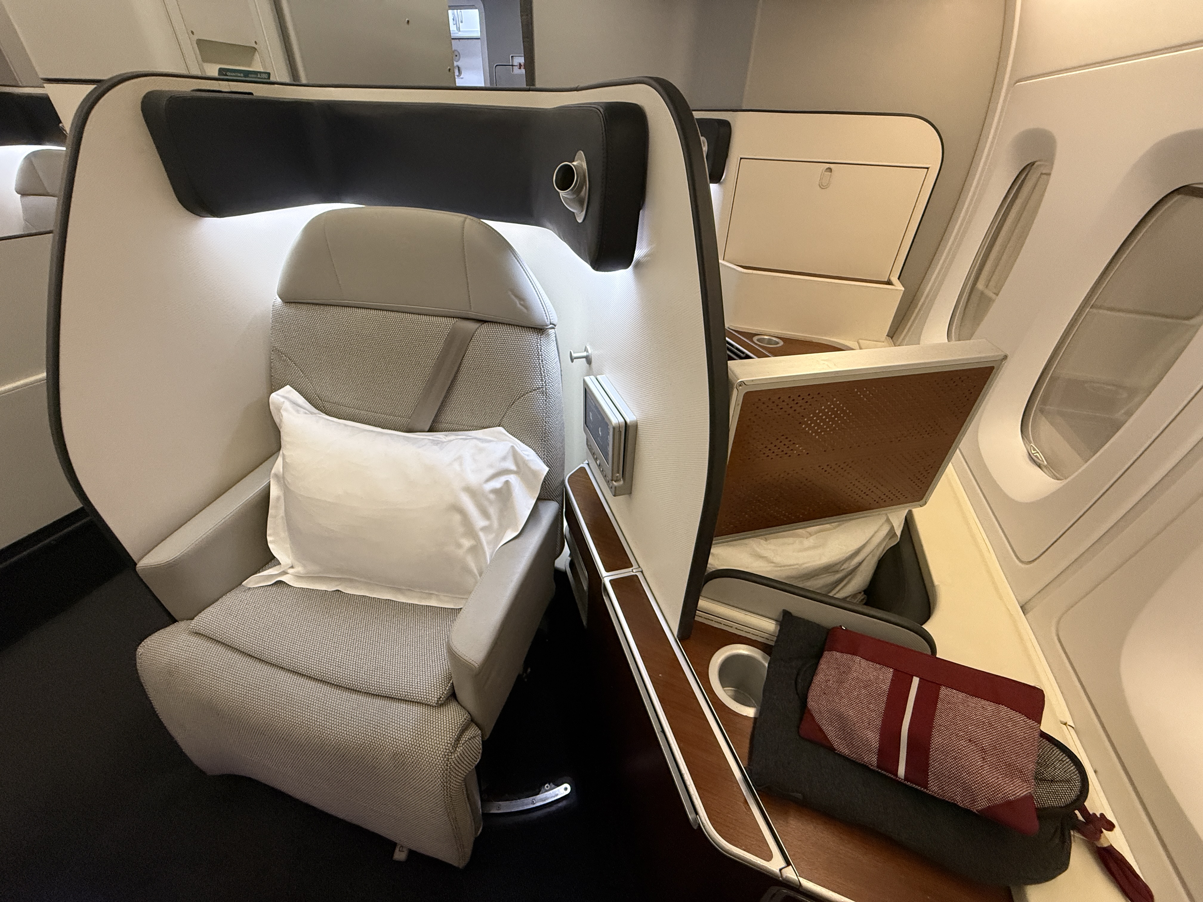Qantas First Class Seat Facing Forward Qantas First Class Seat Facing Forward