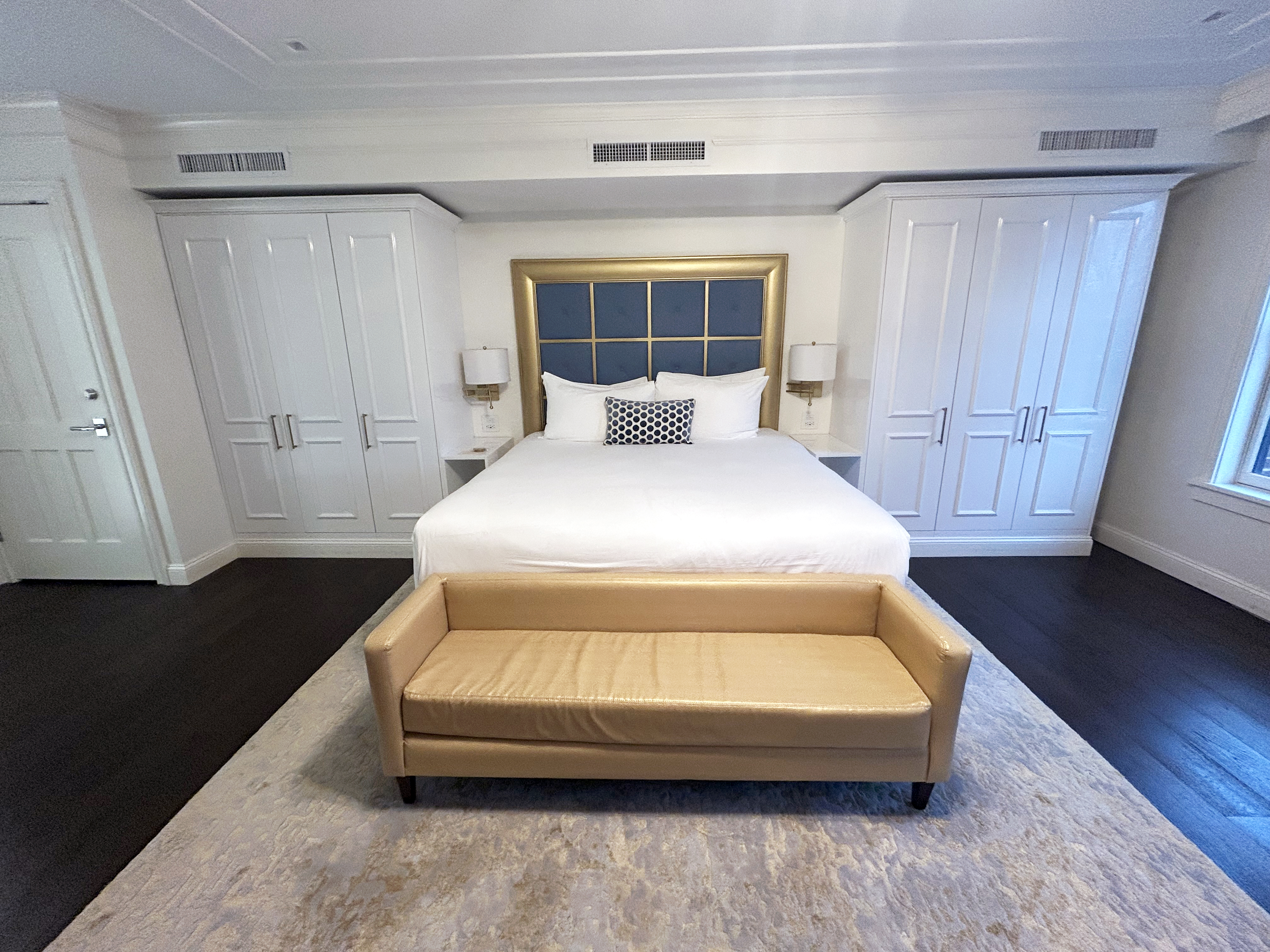 Adelphi Saratoga Springs room bed foot