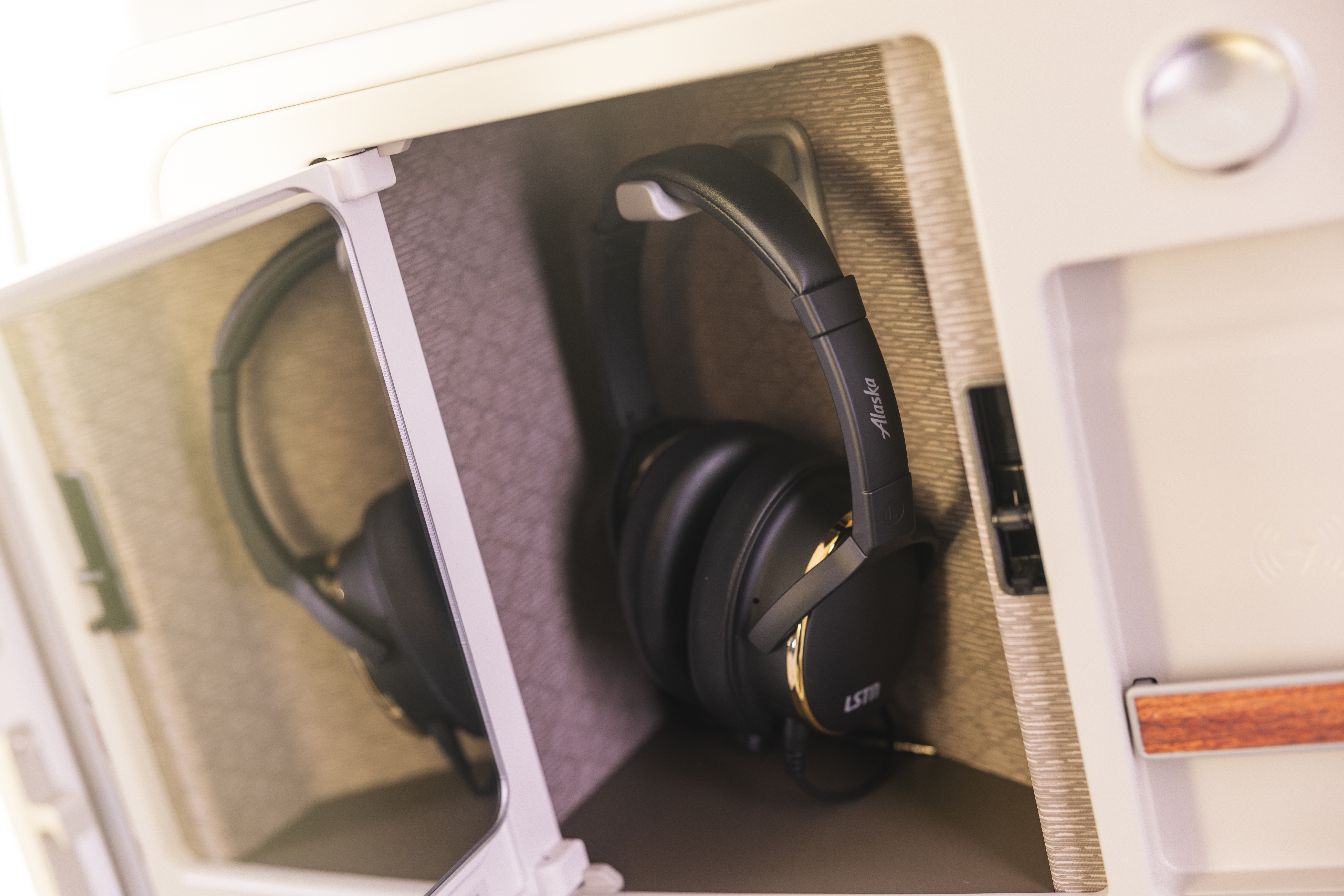 Alaska Airlines noise reducing headphones Alaska Airlines noise reducing headphones