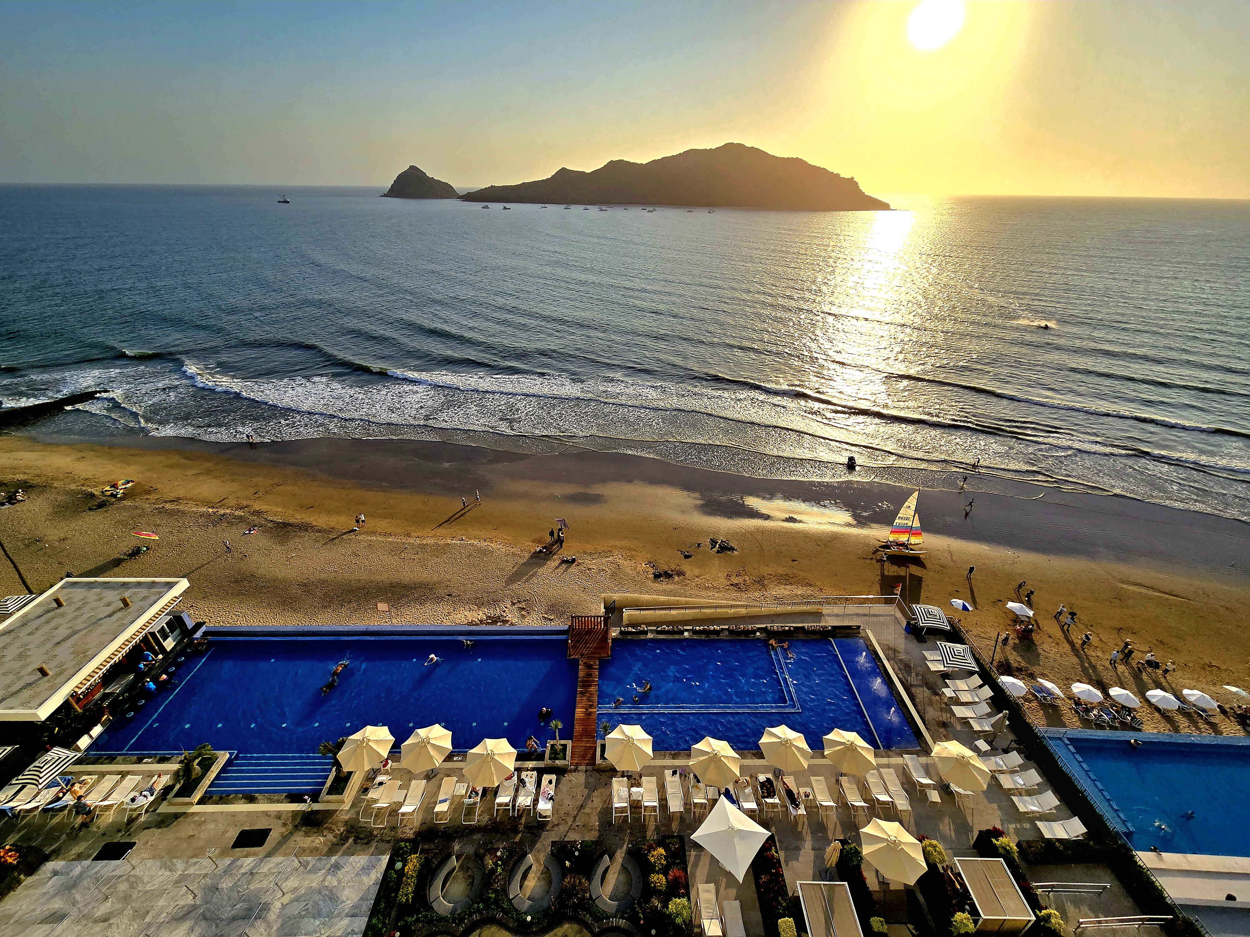 Courtyard by Marriott Mazatlan Pool Courtyard by Marriott Mazatlan Pool