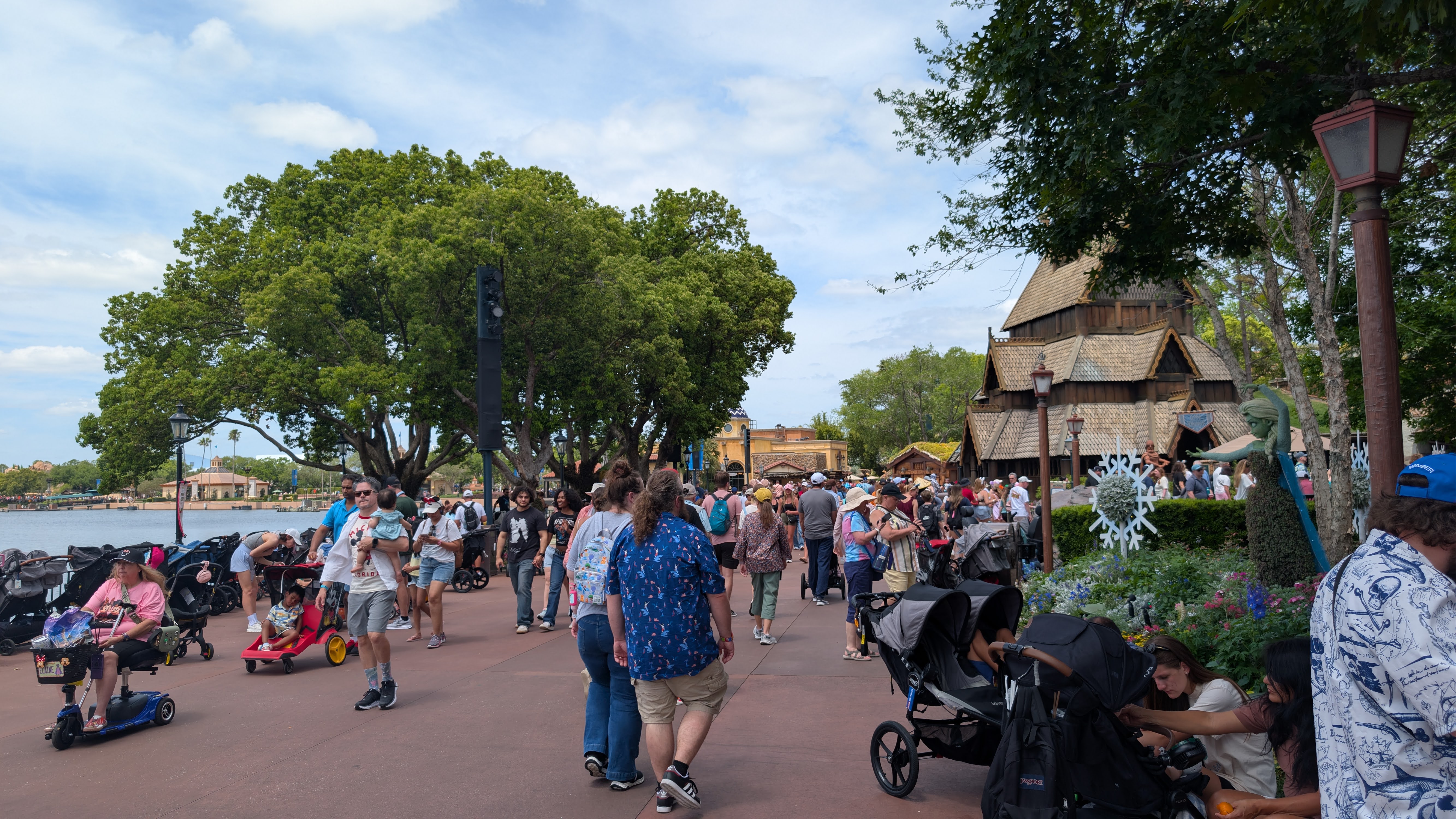 2026 EPCOT International Flower & Garden Festival crowd 2026 EPCOT International Flower & Garden Festival crowd